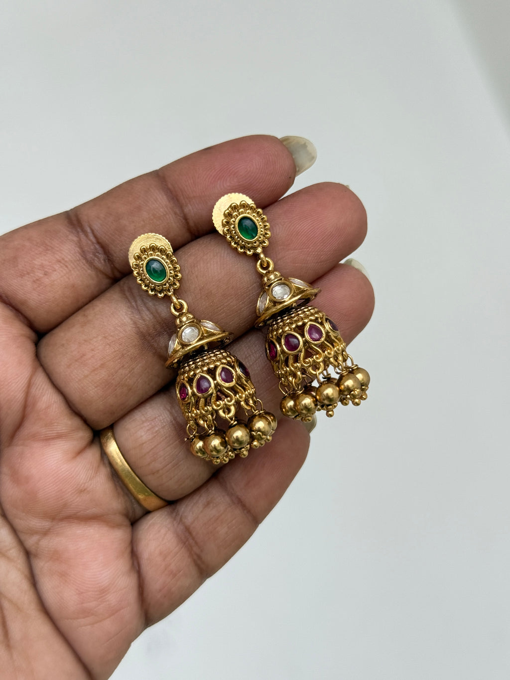 Er131 kemp Kundan small butta Earrings