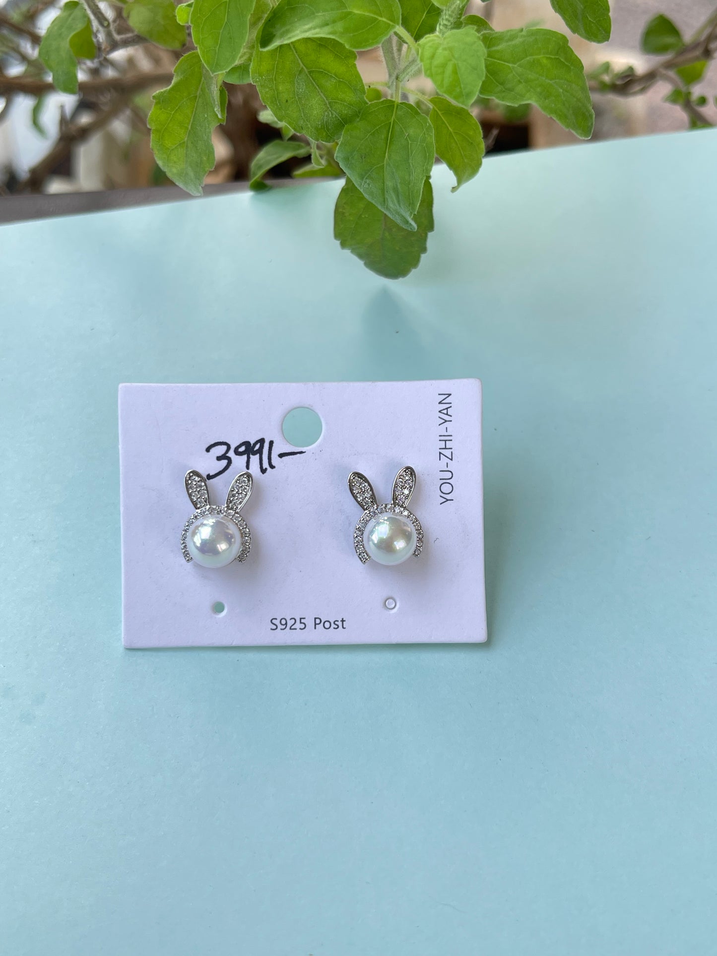 Bunny studs in 2 Colors silver and gold