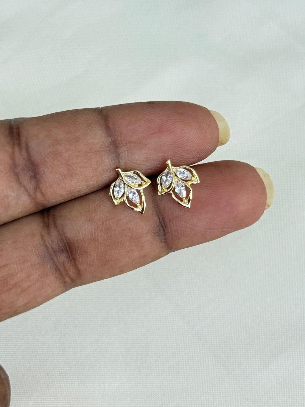 Se023 92.5 silver hallmark leaf studs
