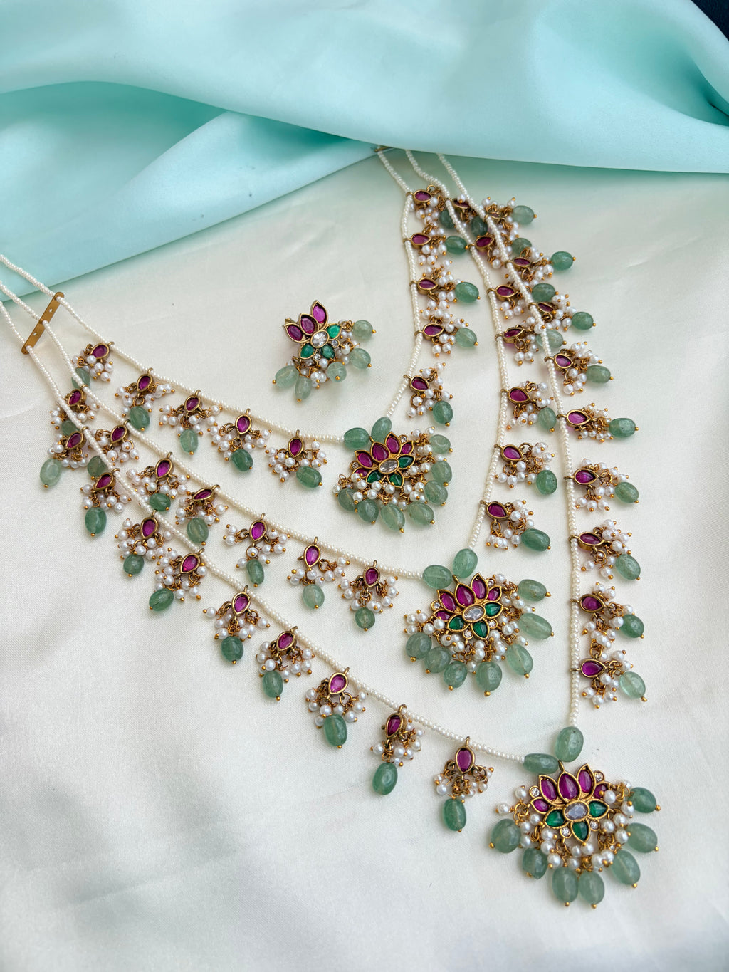 Three-layer Pearl Necklace with Ruby & Green Stone Pendants Ns310