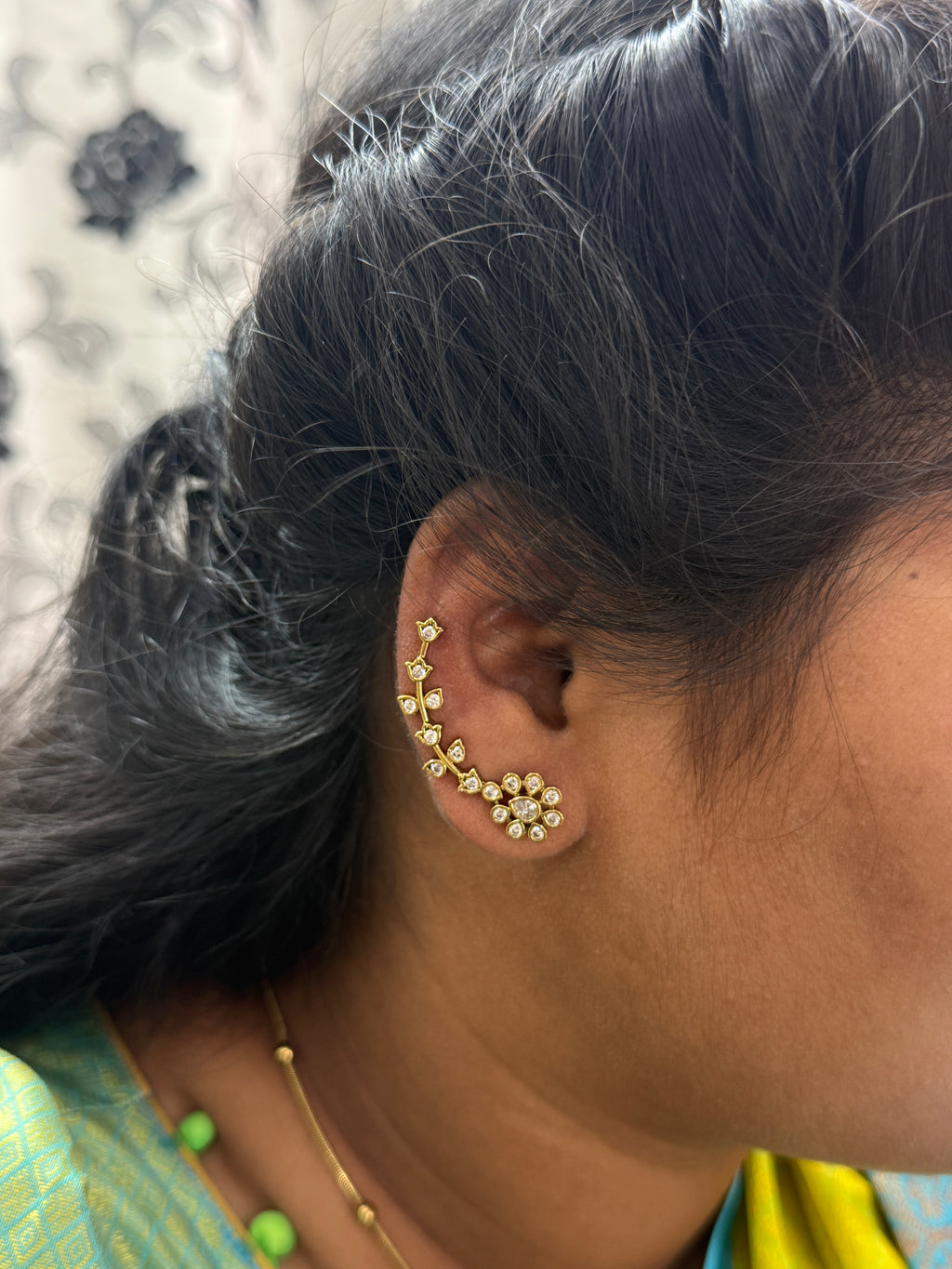 Er237 white stones earcuffs with back support