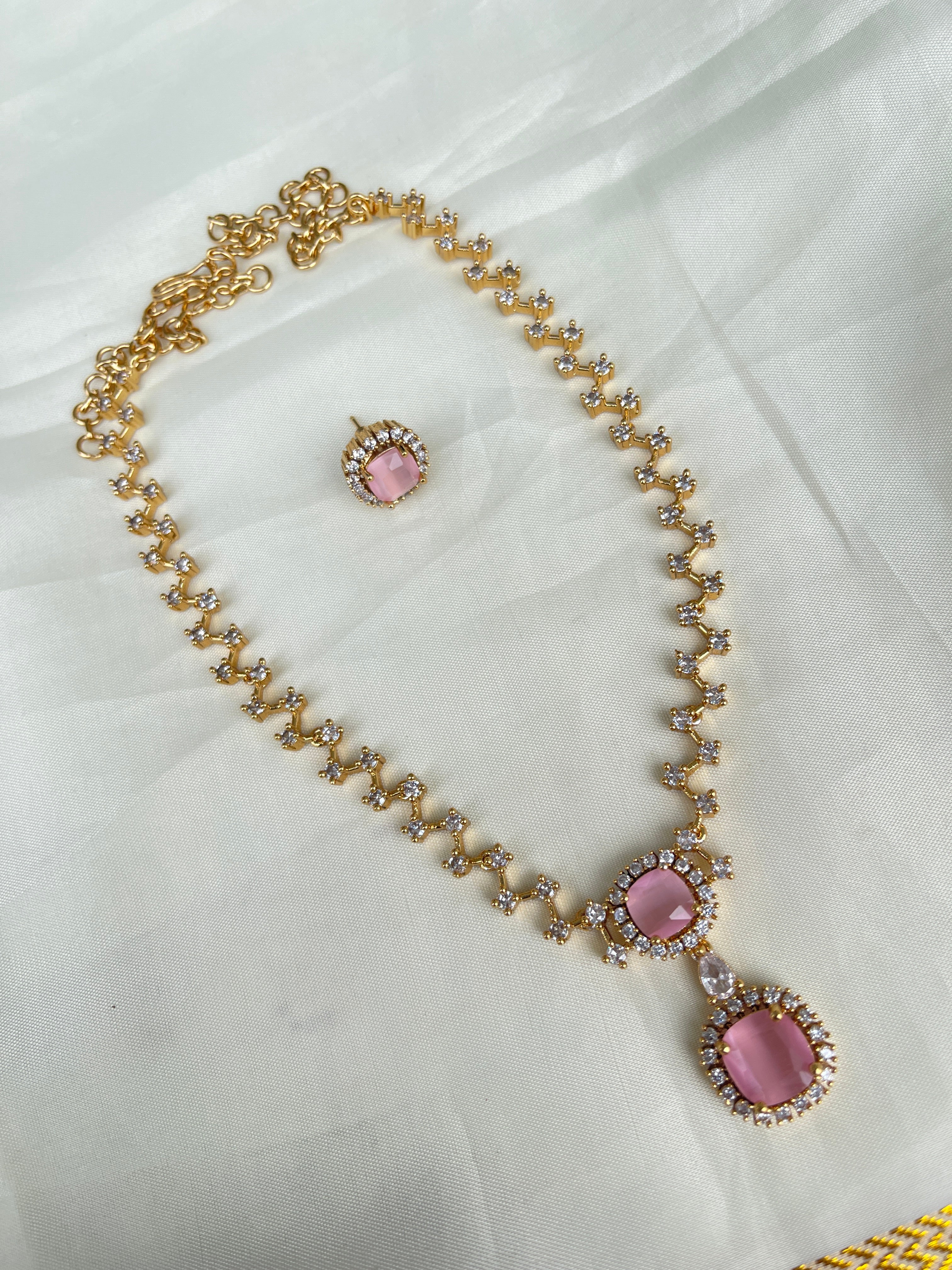 Western pastel pink neckset