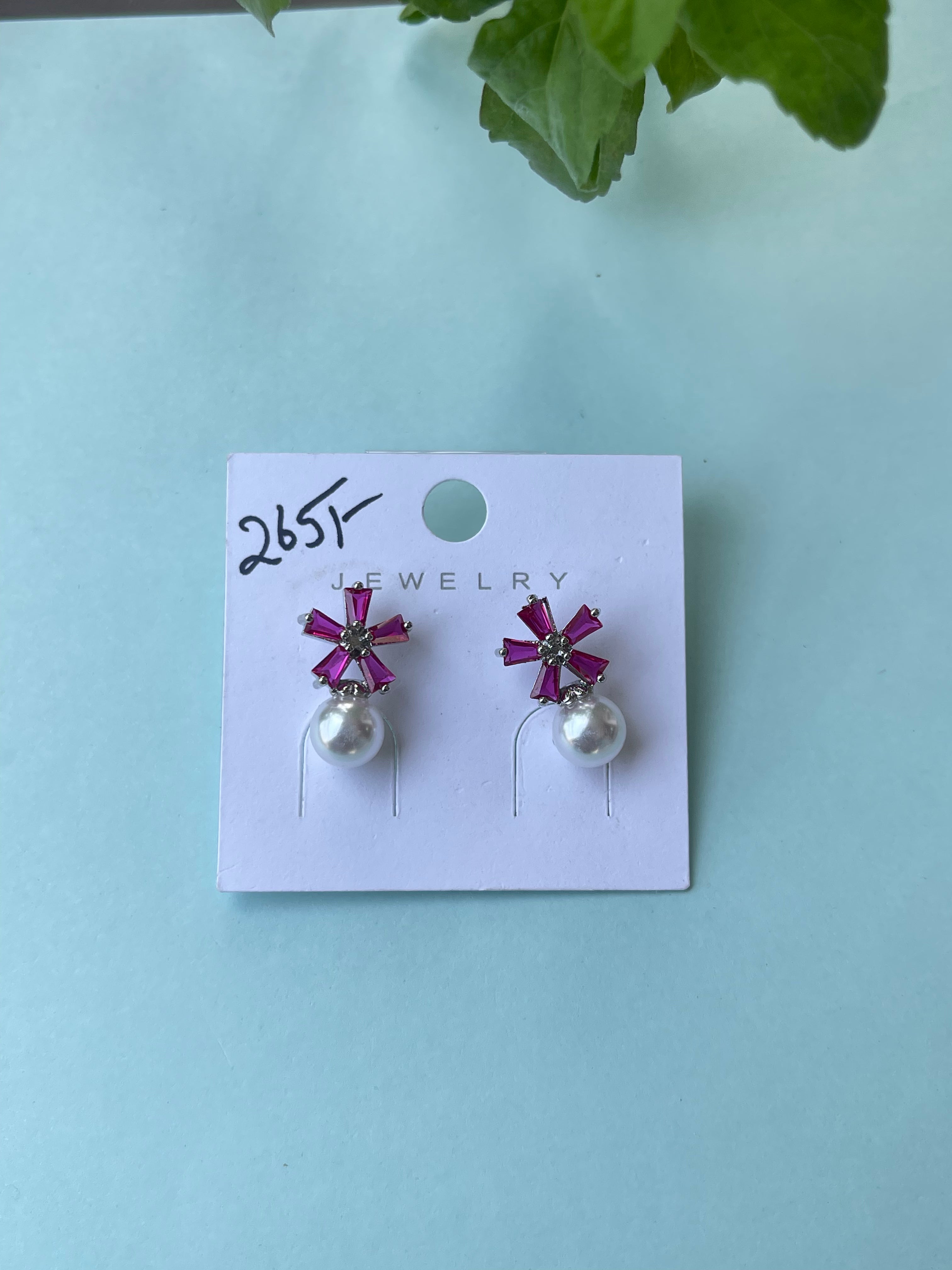 Flower pearl small hanging earrings