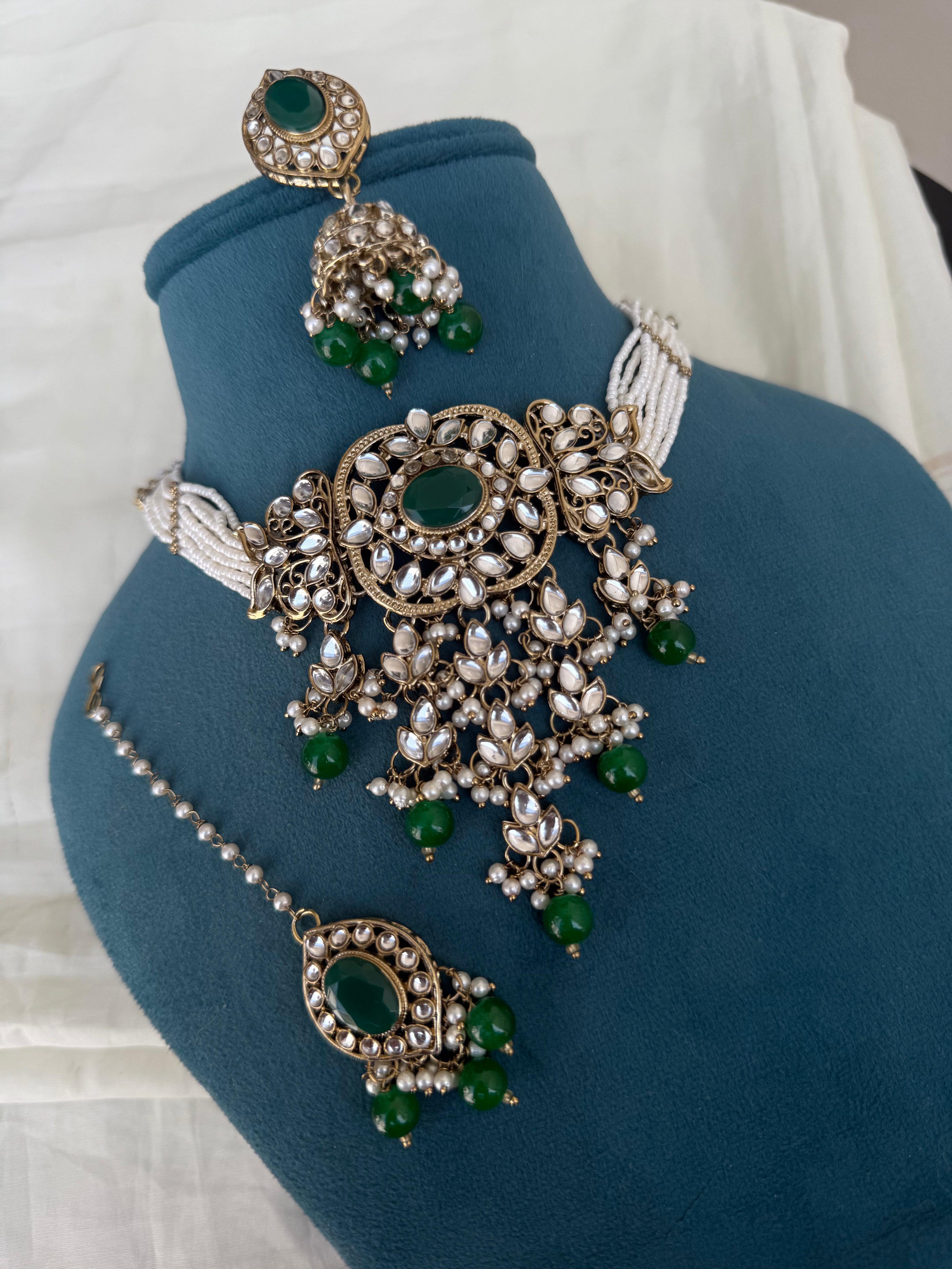 Ch001 Kundan choker with tikka and earrings