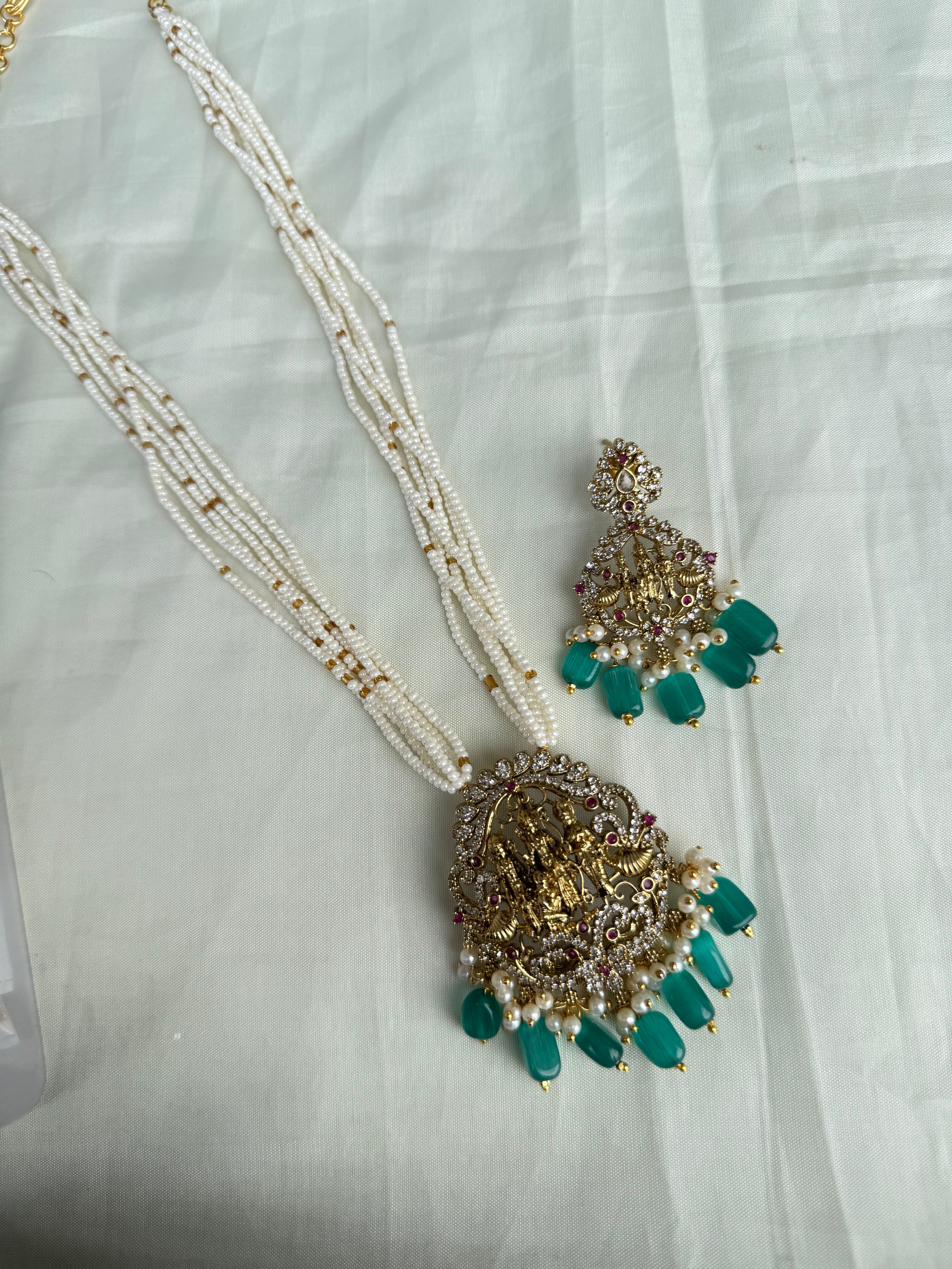 Bb5083 sugar pearl chain with ramparivar pendant and earrings