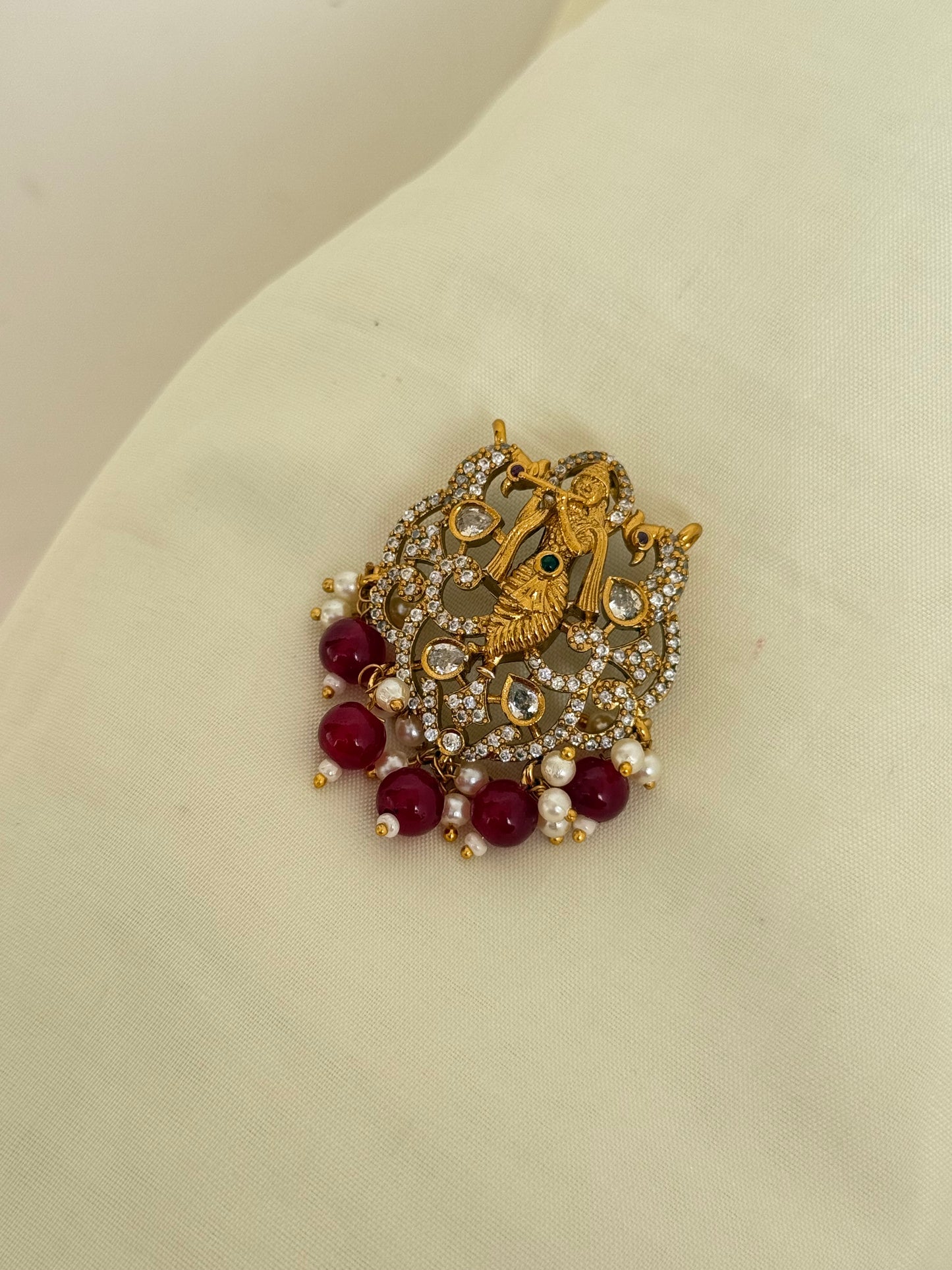 Pd6001 lord Krishna pendant in ruby and green beads