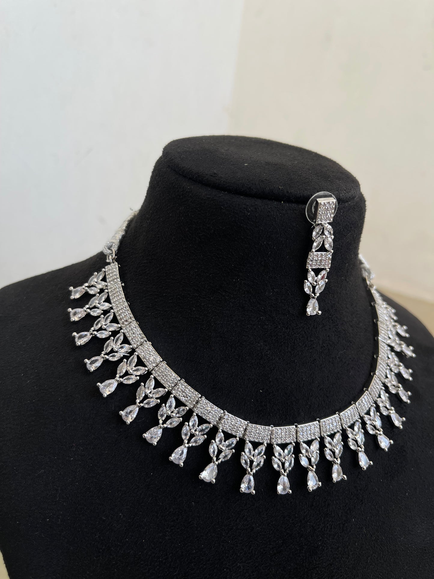 Petal hanging diamond finish neckset with earrings