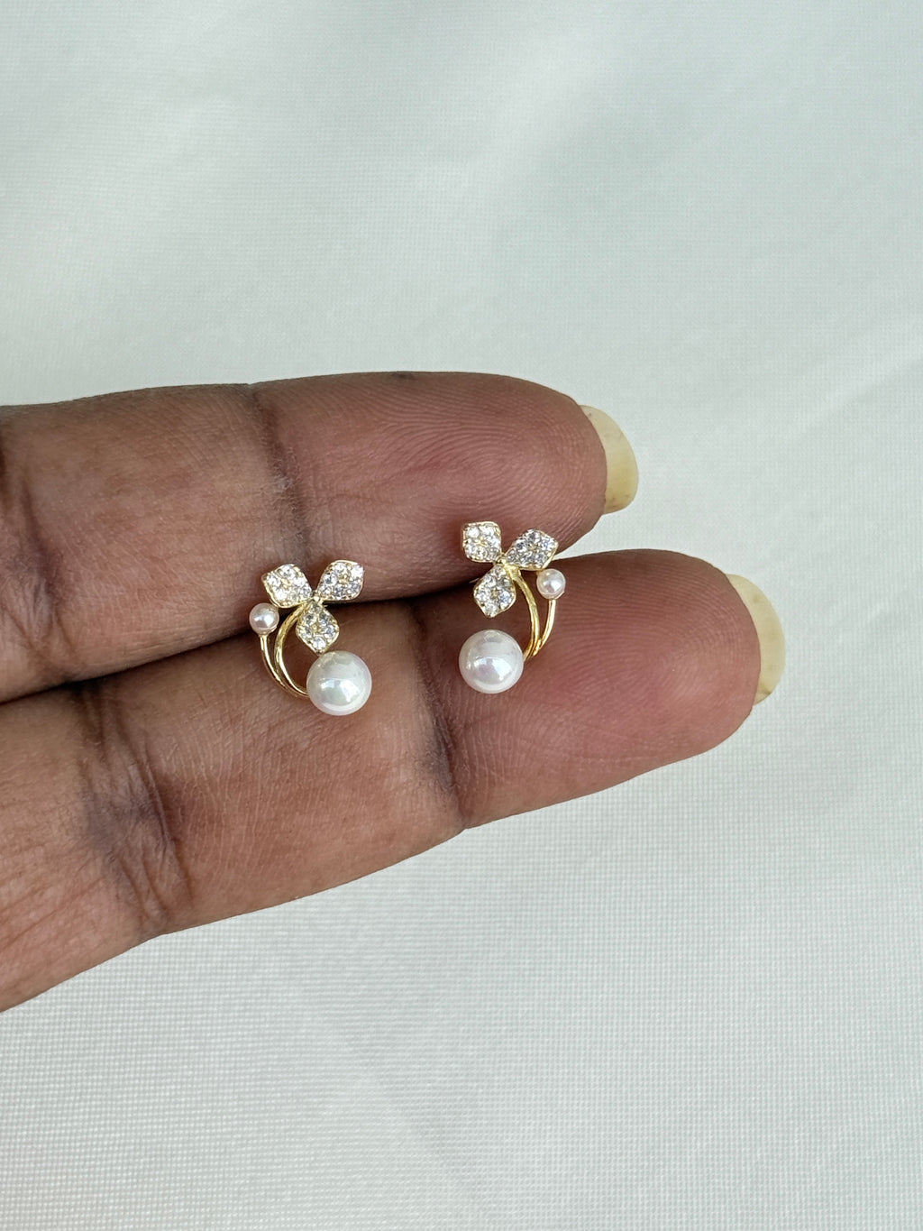 Se018 92.5 silver hallmark flower pearl studs