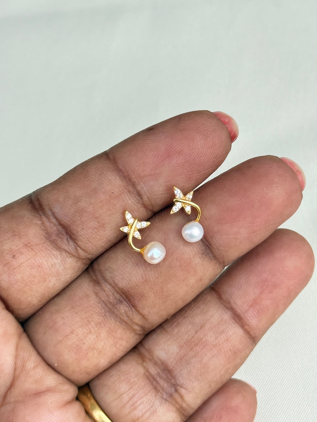 Se006 92.5 silver hallmark pearl butterfly studs