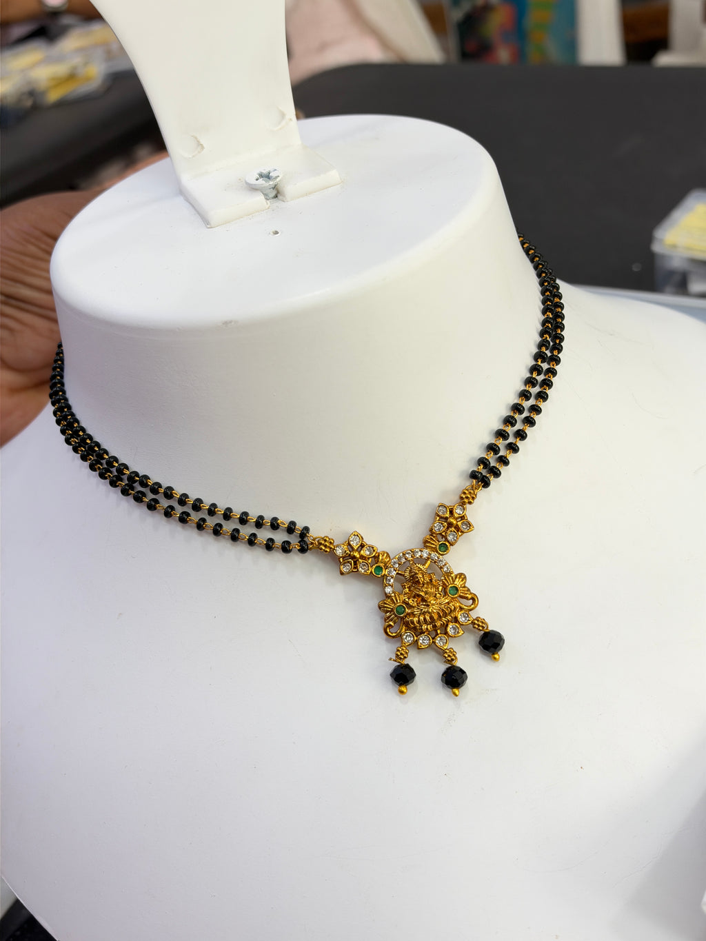 Bb445 Lakshmidevi 2 layers 18 inches black beads