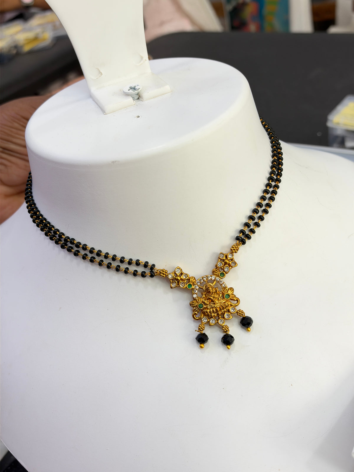 Bb445 Lakshmidevi 2 layers 18 inches black beads