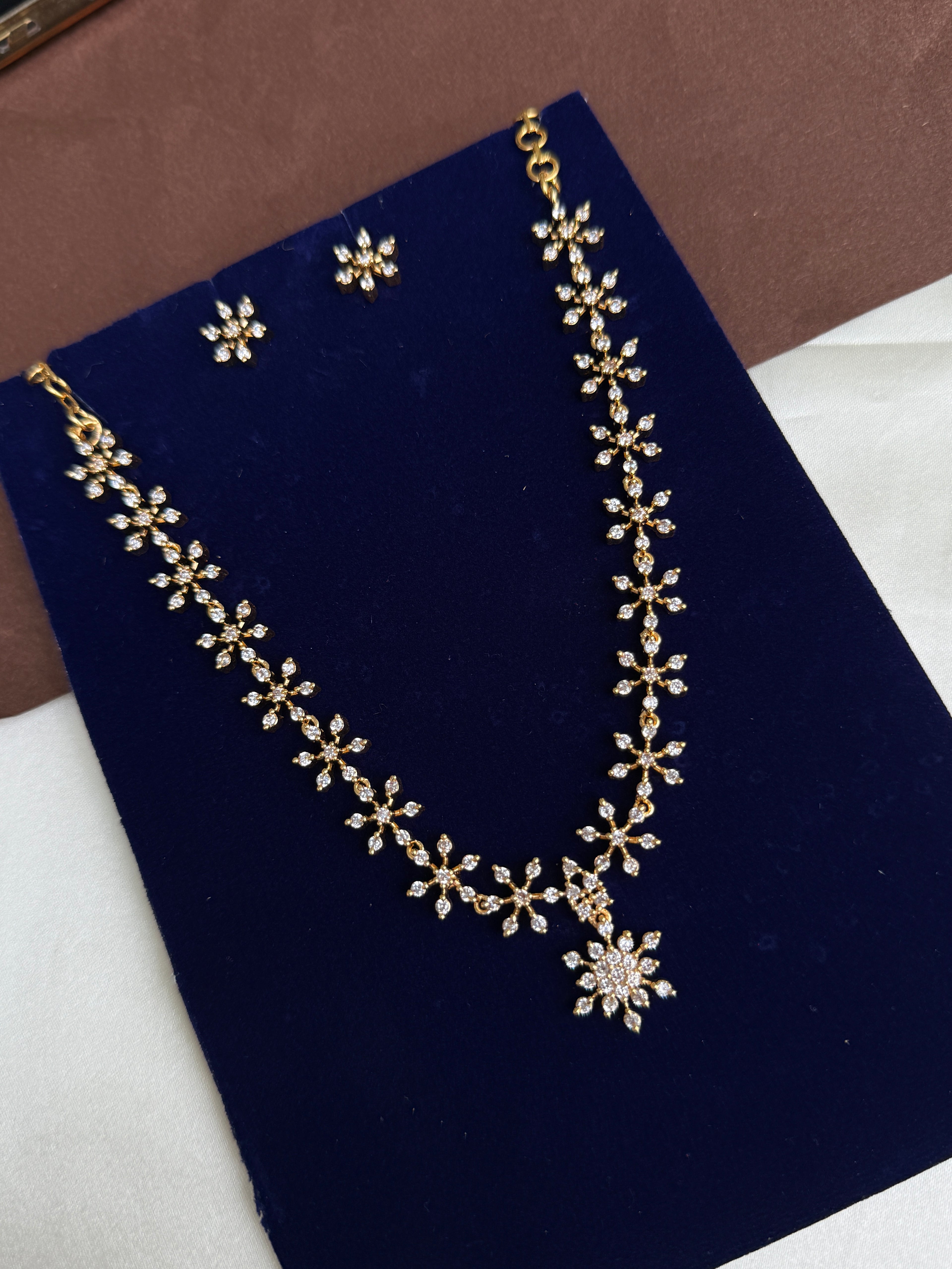 Ns335 simple 6 flowers neckset