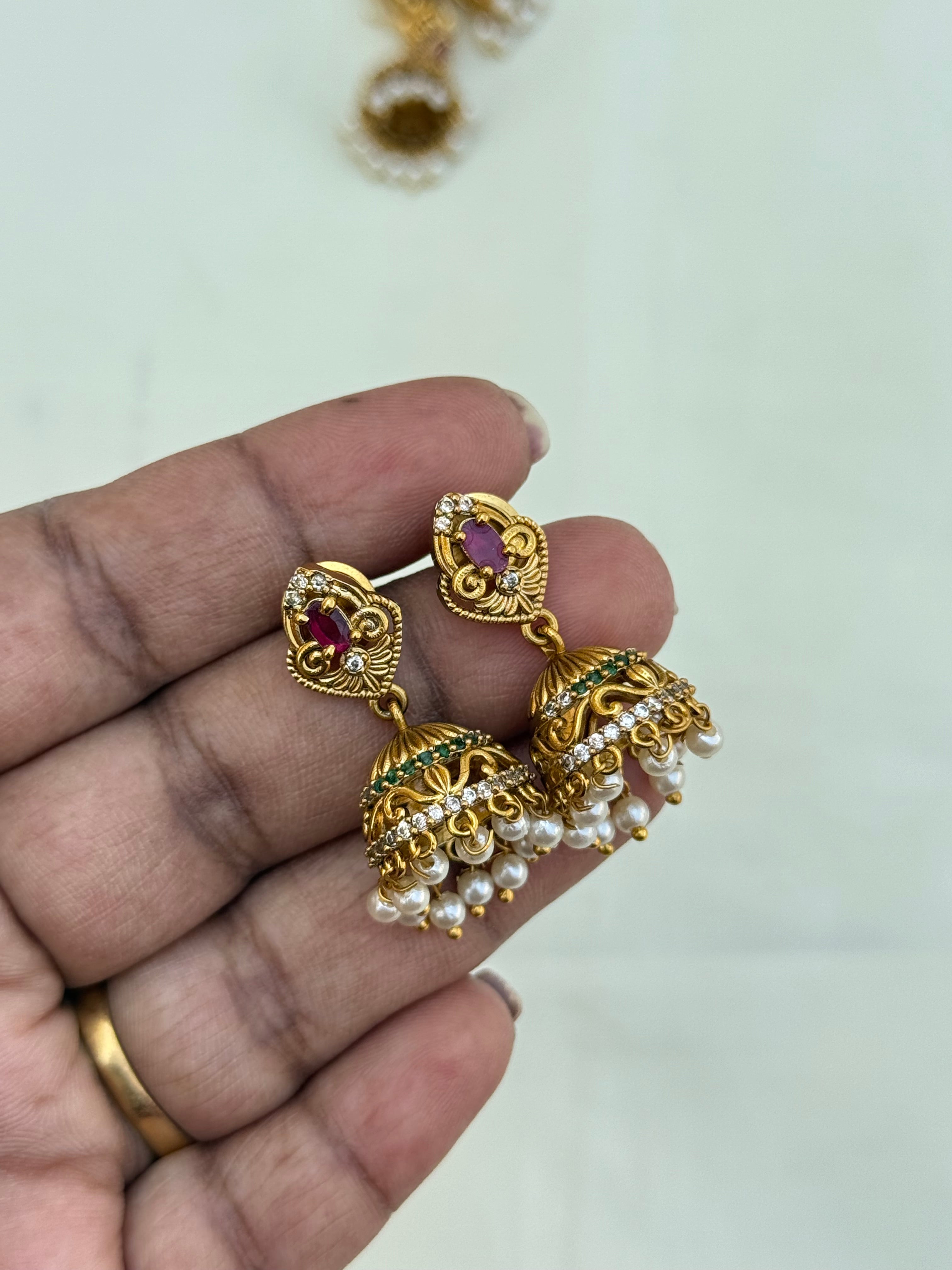 Er006 small butta cz earrings