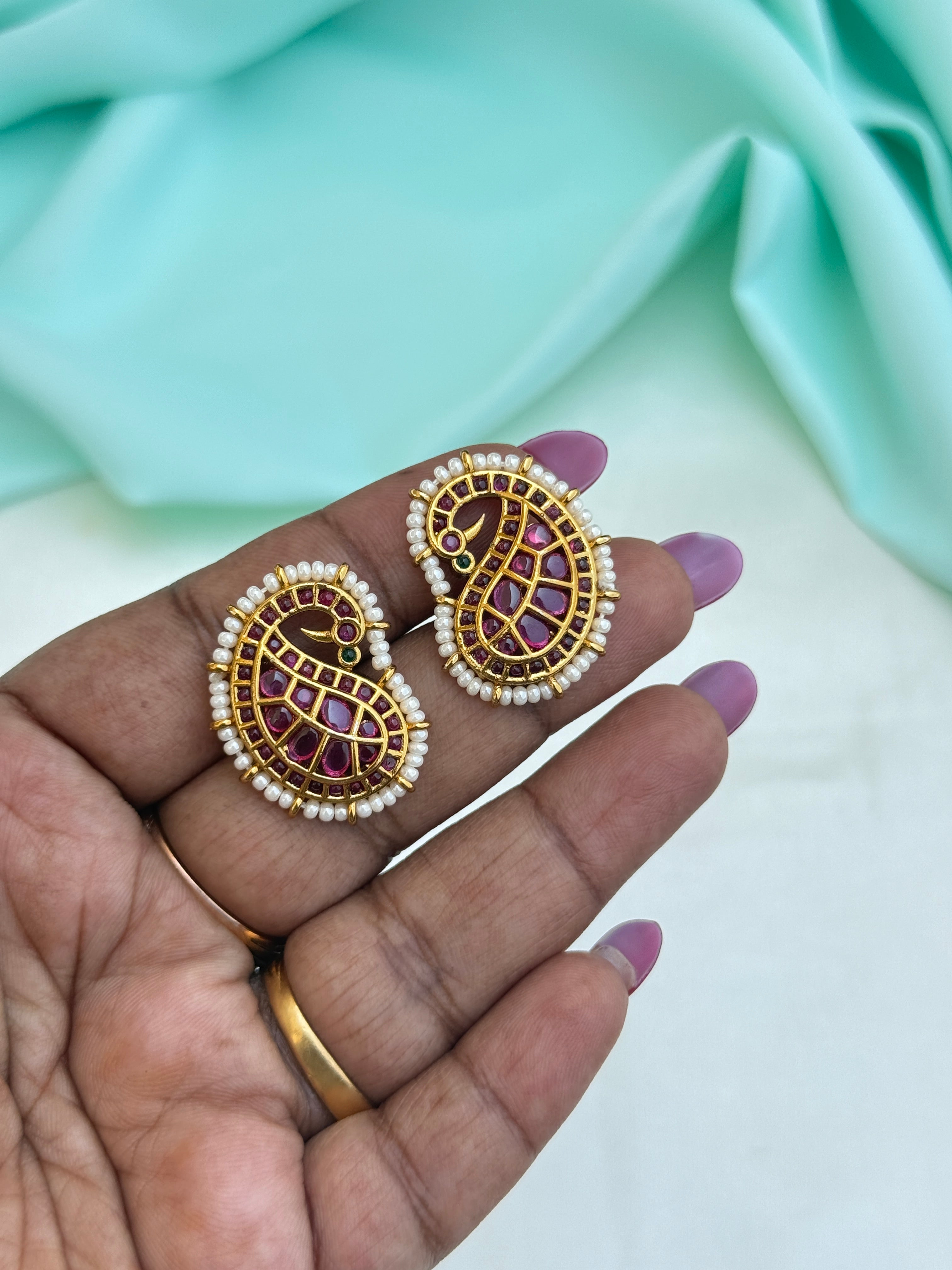 St037 pearl kemp mango peacock studs