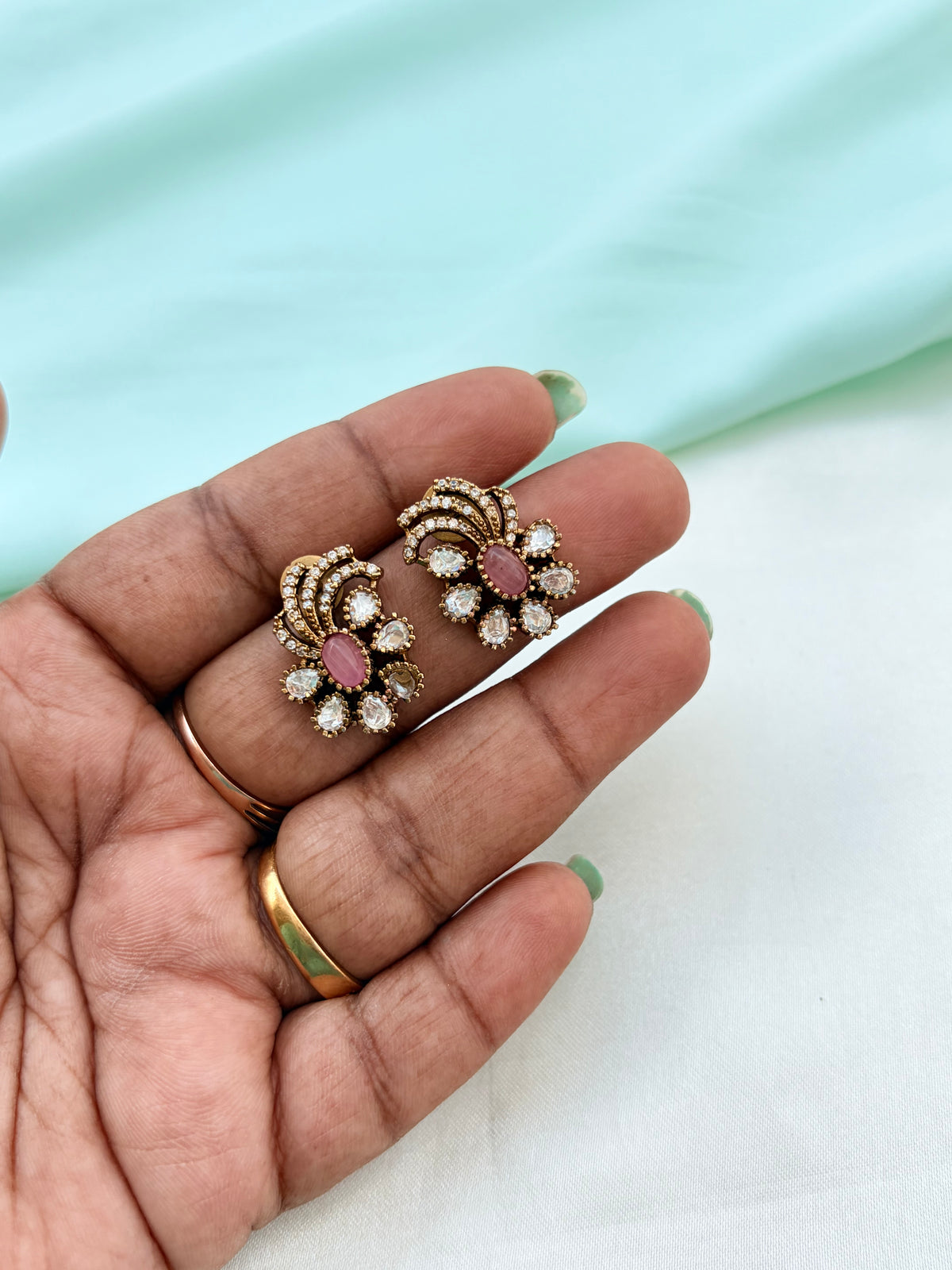 Diamond replica studs st189
