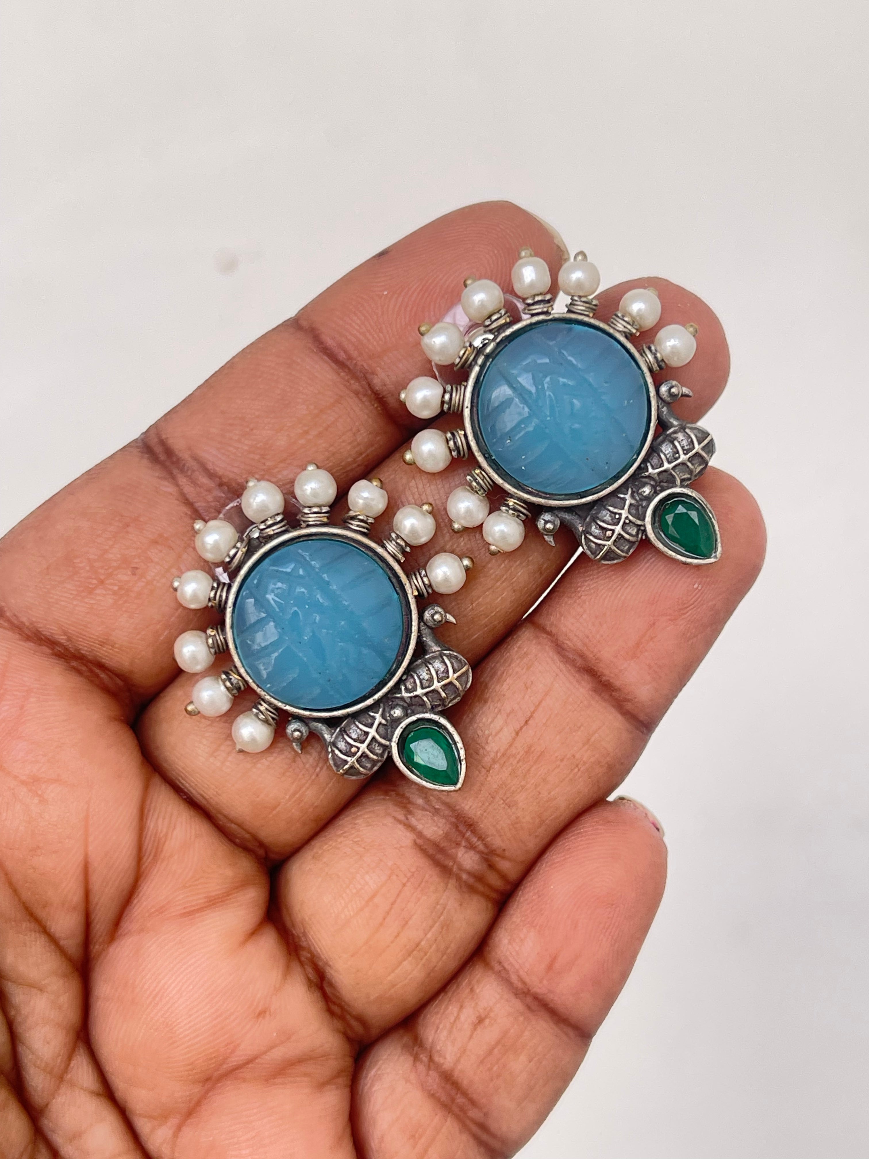 Carving studs with pearl ox100