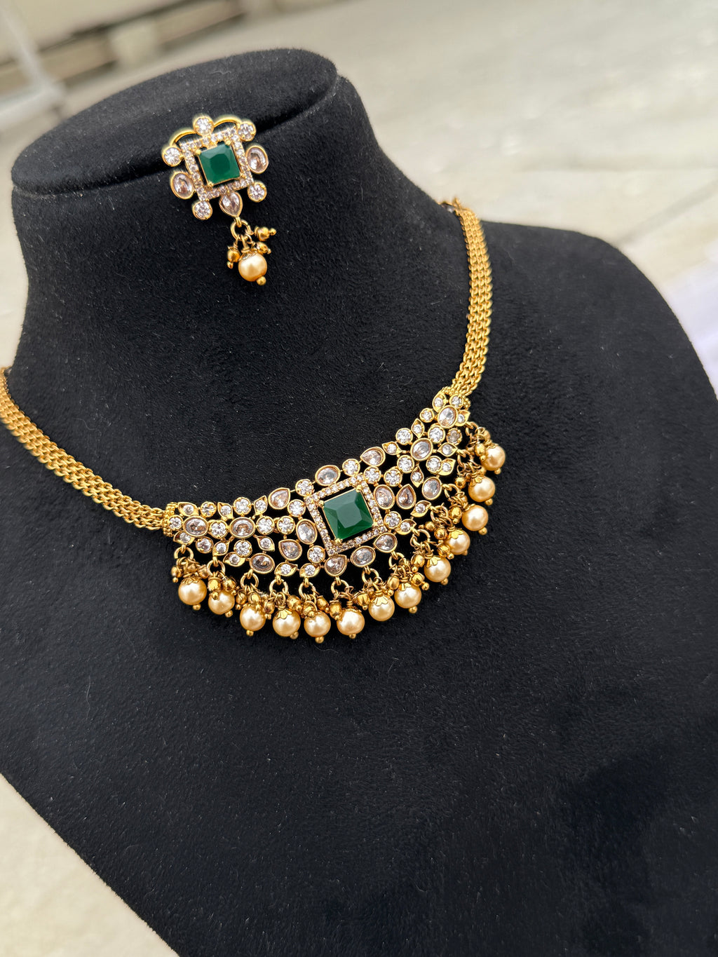 Ch012 uncut Kundan green stone choker with earrings
