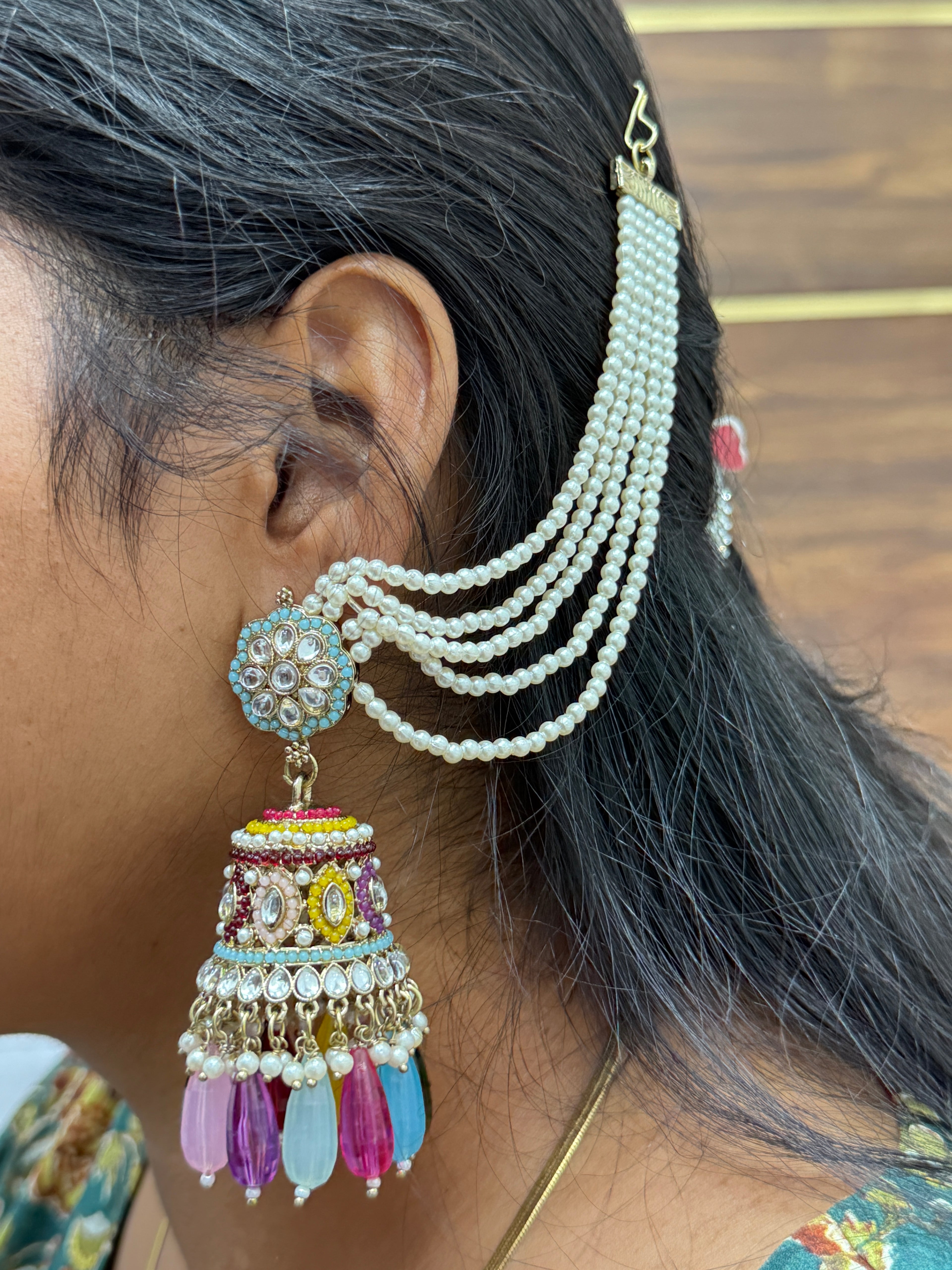 Mn004 multi color big earrings with earchains 
Size: 4-5 inches approximately