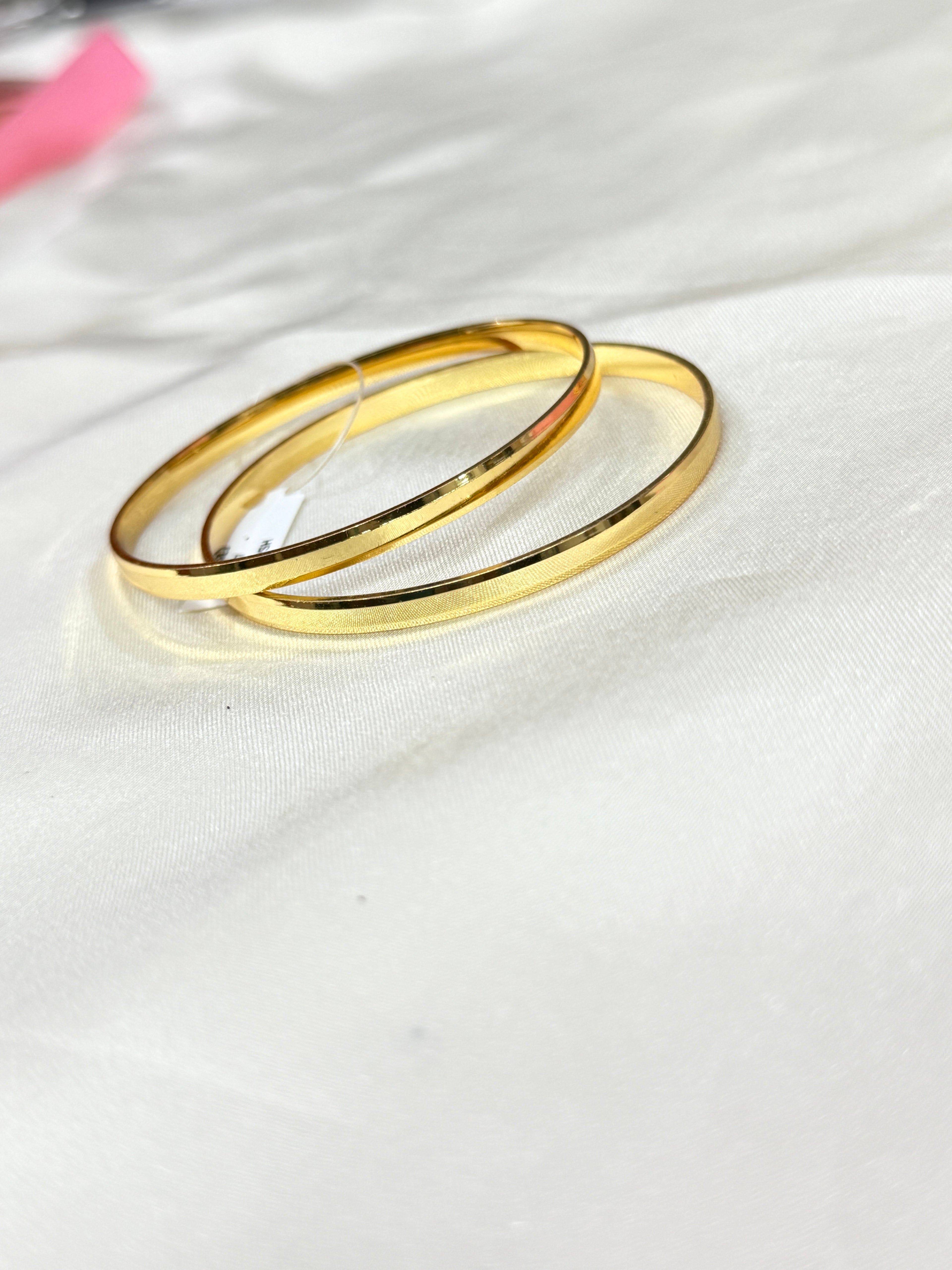 Sb136 plain gold daily wear bangles