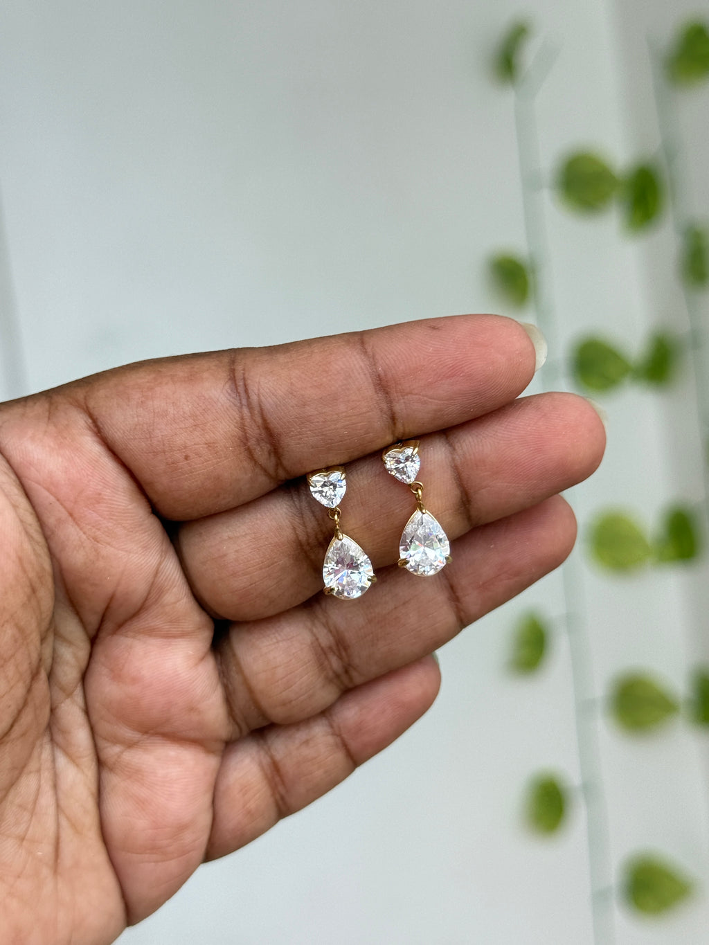 Er295 anti tarnish heart white drop back push earrings