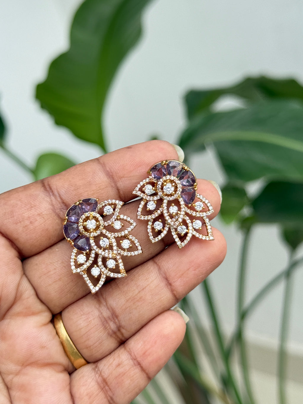 Er106 purple flower studs