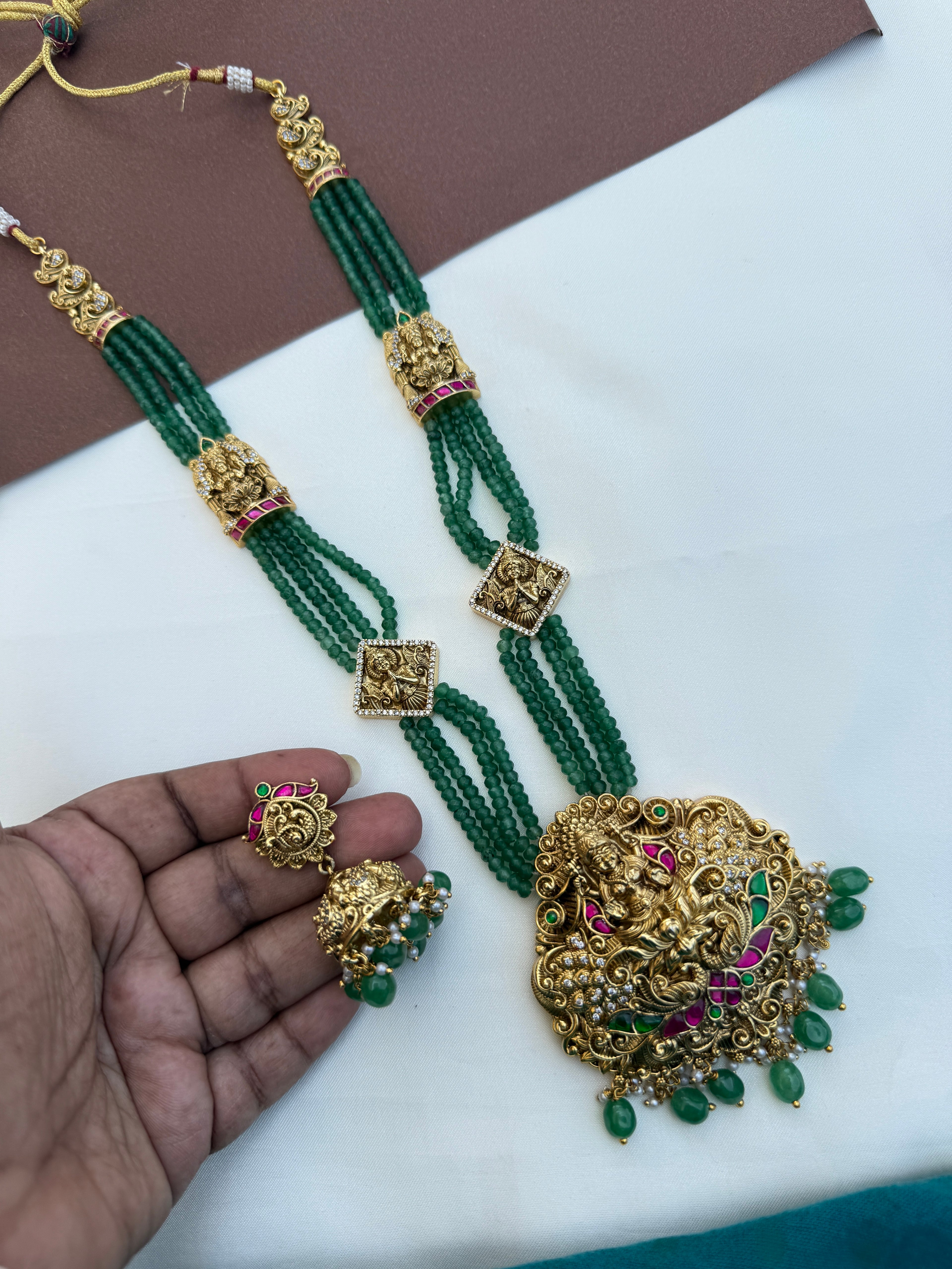 Ns721 jadau kundan lakshmidevi green beads neckset
