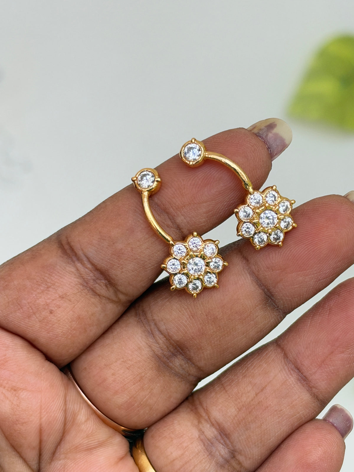 Ph811 Panchaloham flower stone back screw earcuffs