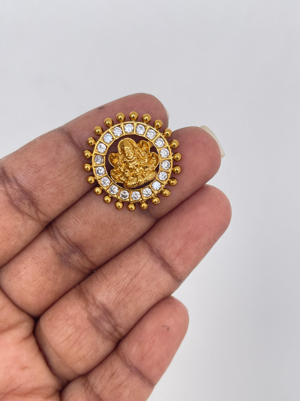 Changeable studs..can use in 6 ways