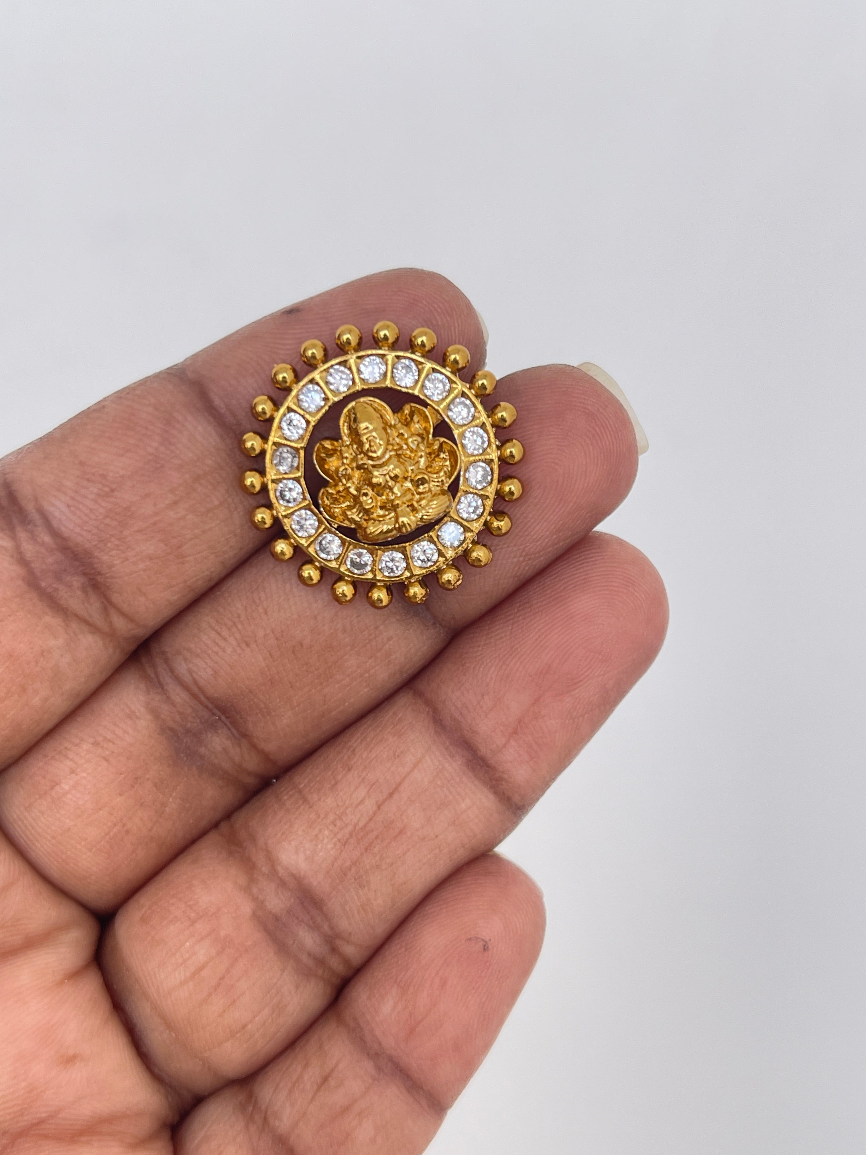 Changeable studs..can use in 6 ways