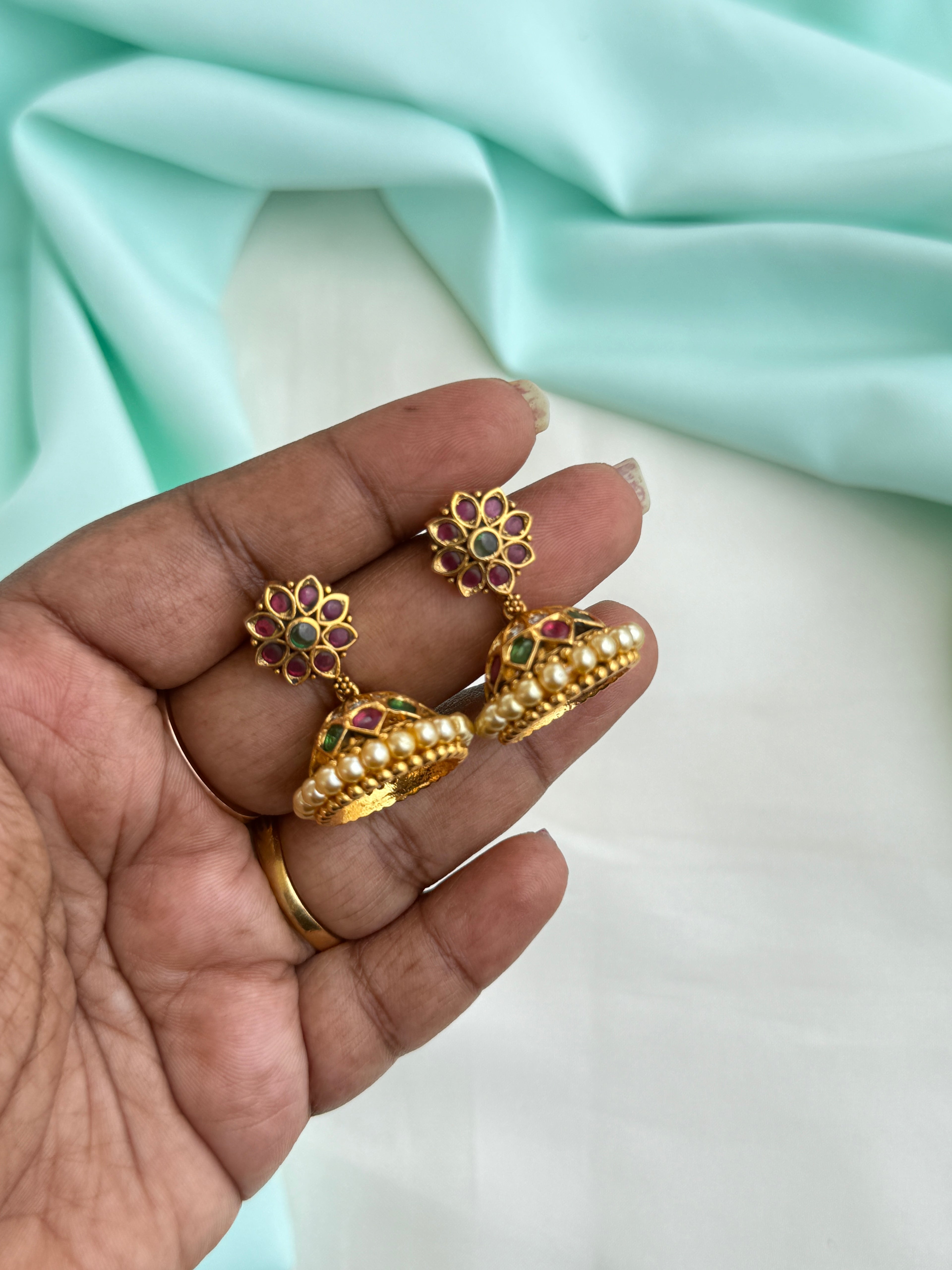 Er262 multi flower butta earrings
