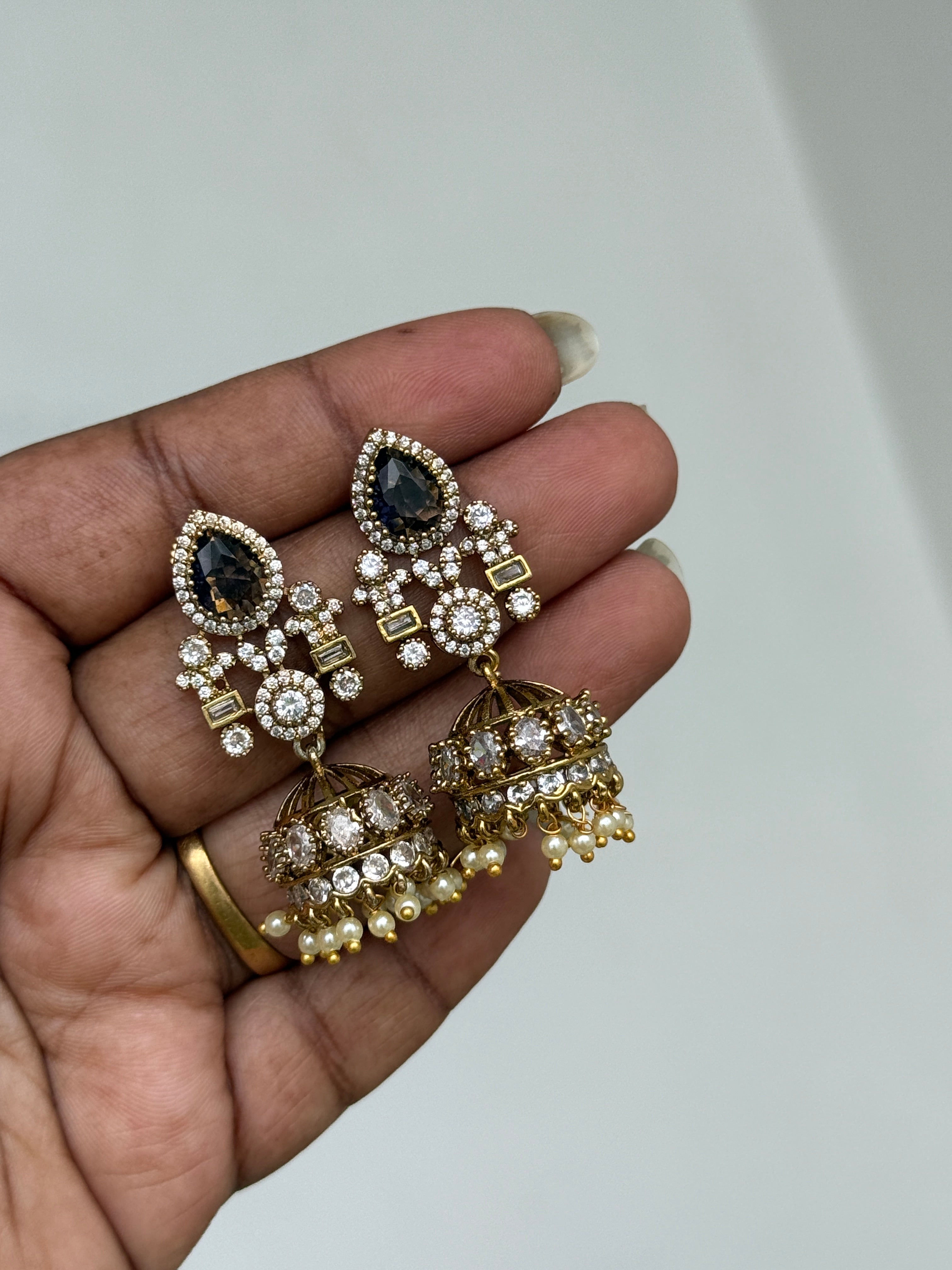 Er135 uncuts small butta Earrings