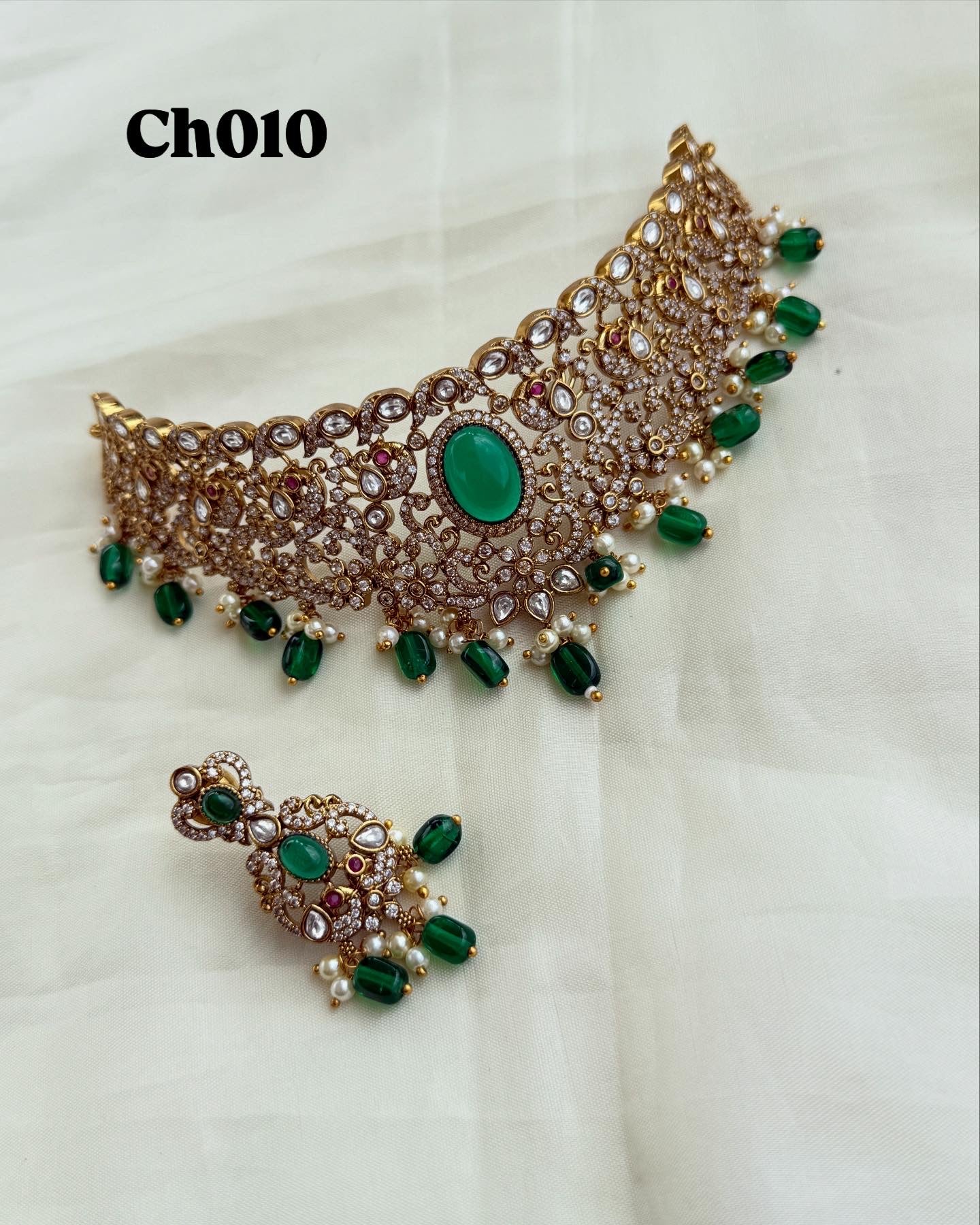 Ch010 peacock choker green beads