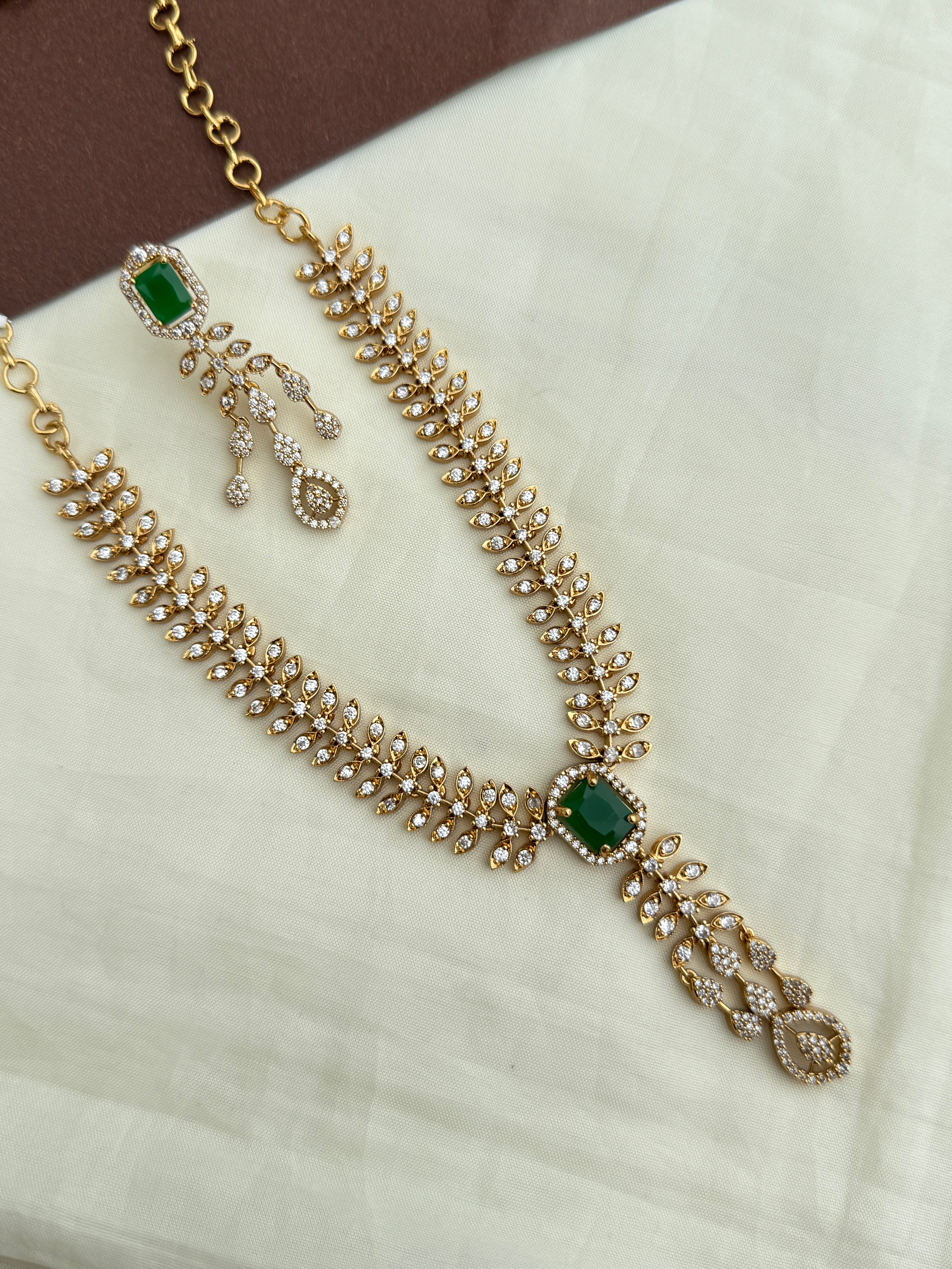 Ns282 western green stone neckset