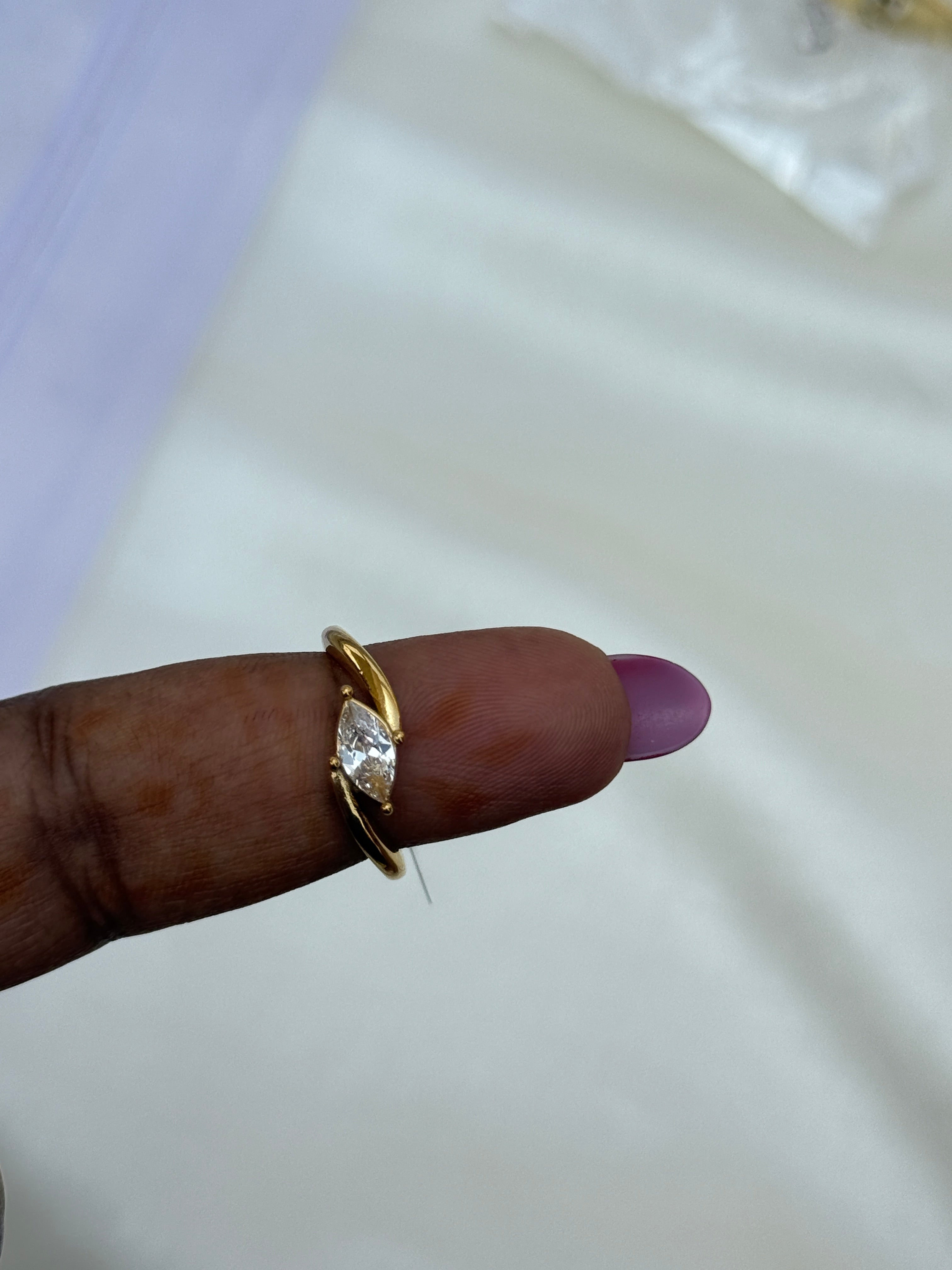 Rg058 anti tarnish white stone finger ring