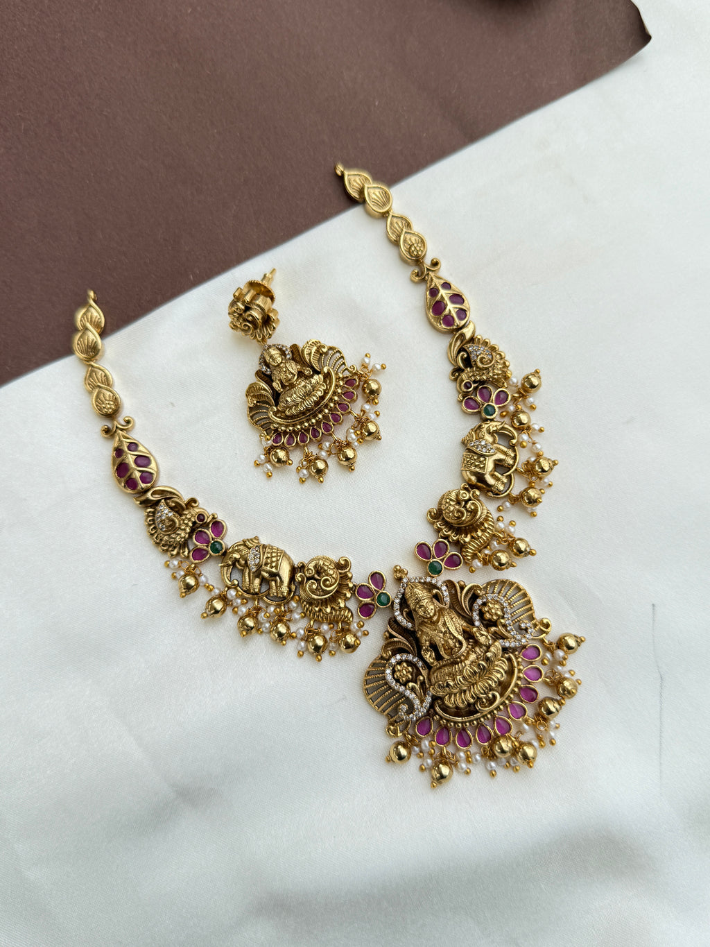 Ns531 nakshi laksmidevi gold ball neckset