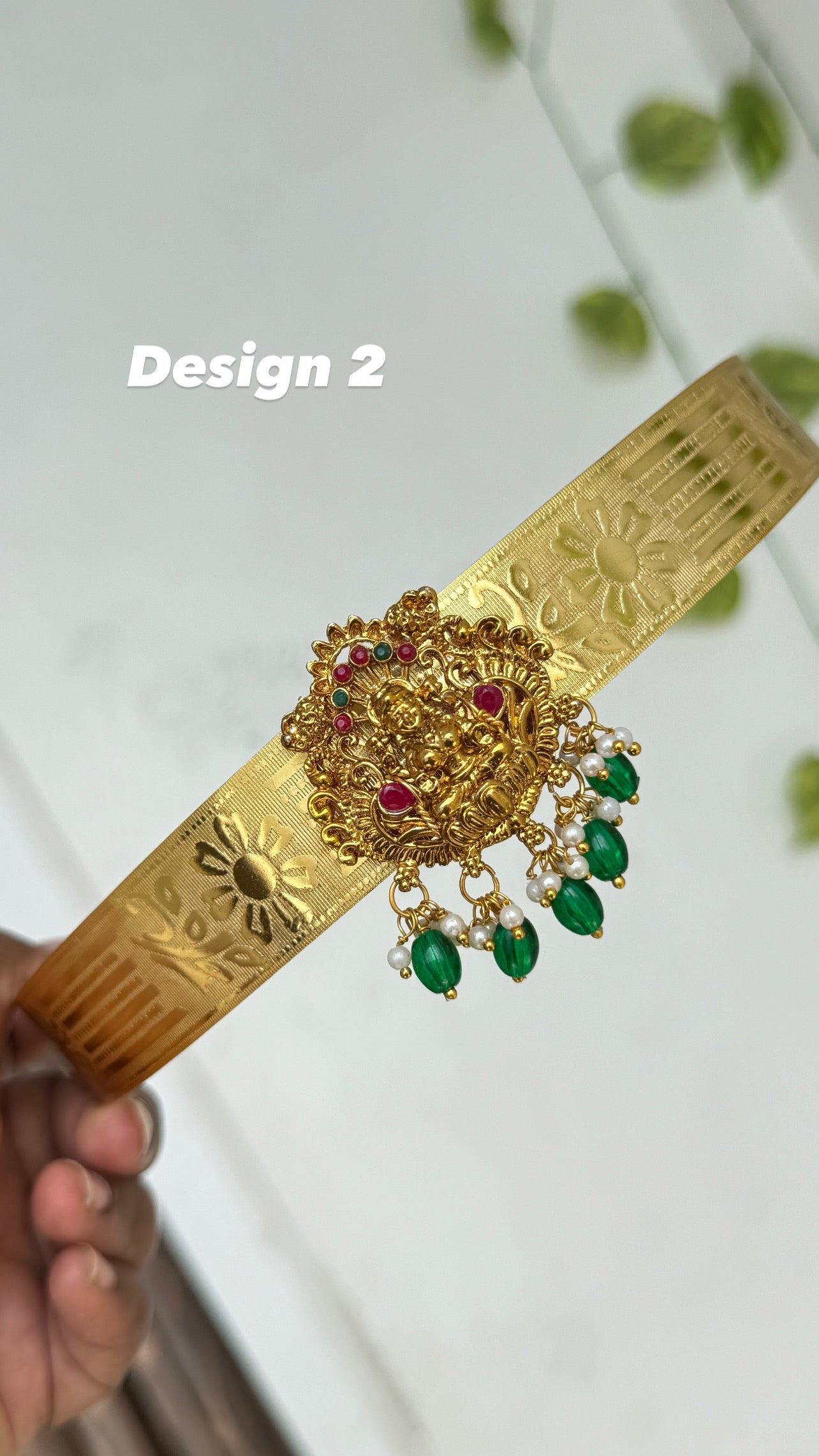 Hb690 textured Lakshmi Devi multi stones single pendant with green beads kids hipbelt