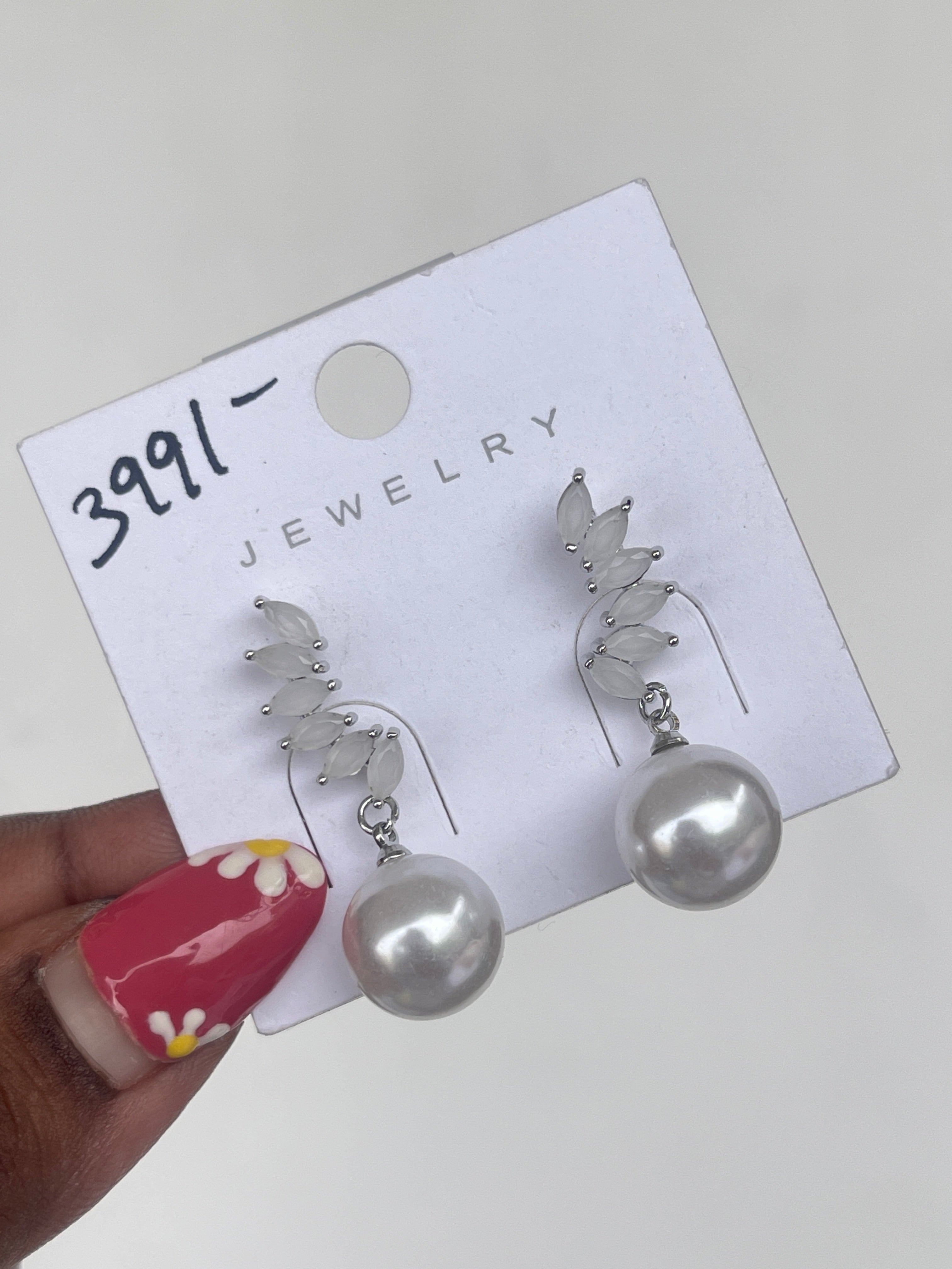 Silver pearl earrings Color won't fade
