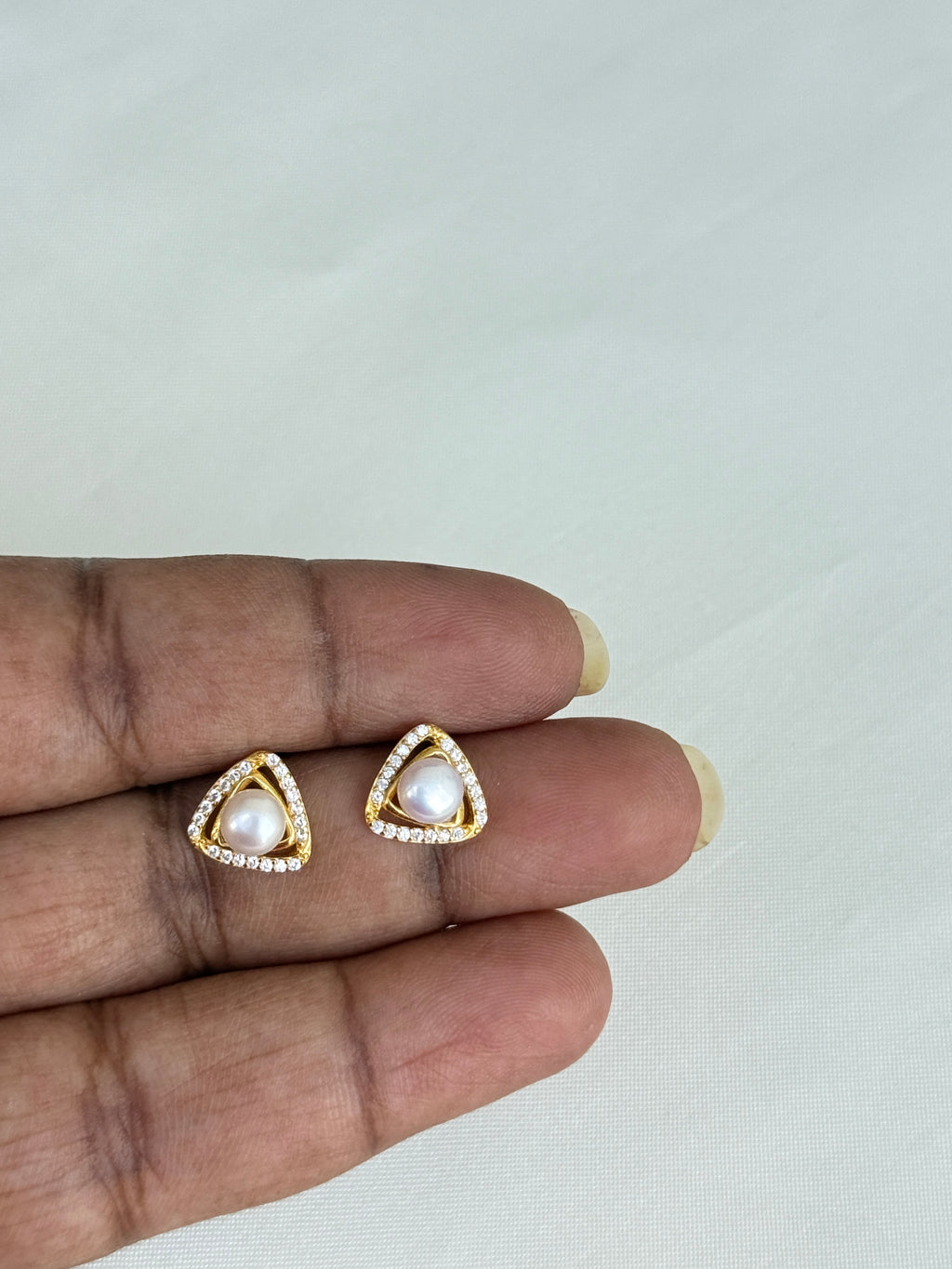 Se016 92.5 silver hallmark triangle shape pearl studs
