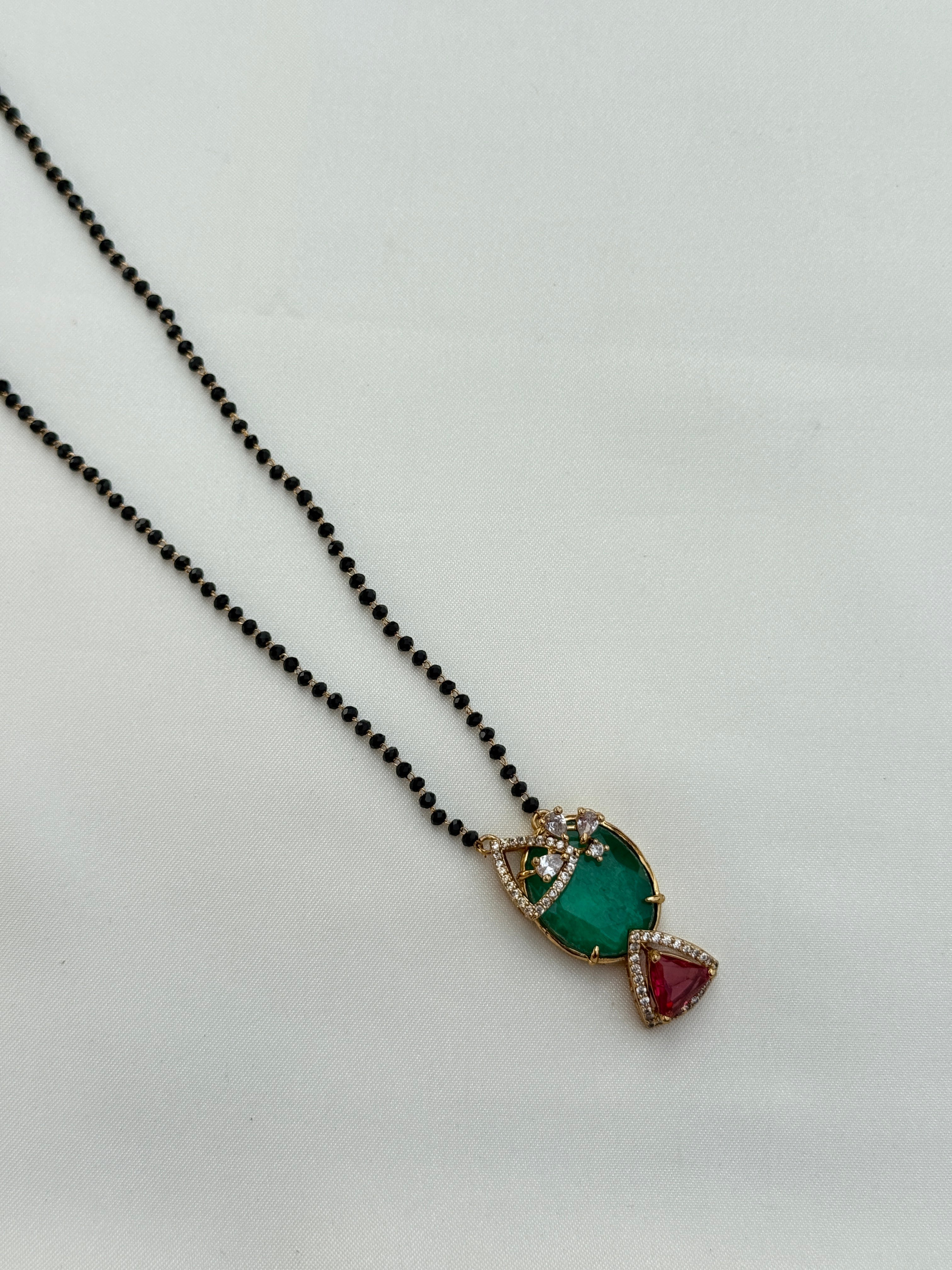 Bb019 single line short black beads