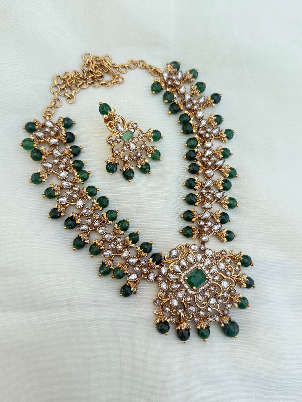 Ns30002 uncut Kundan green beads Neckset