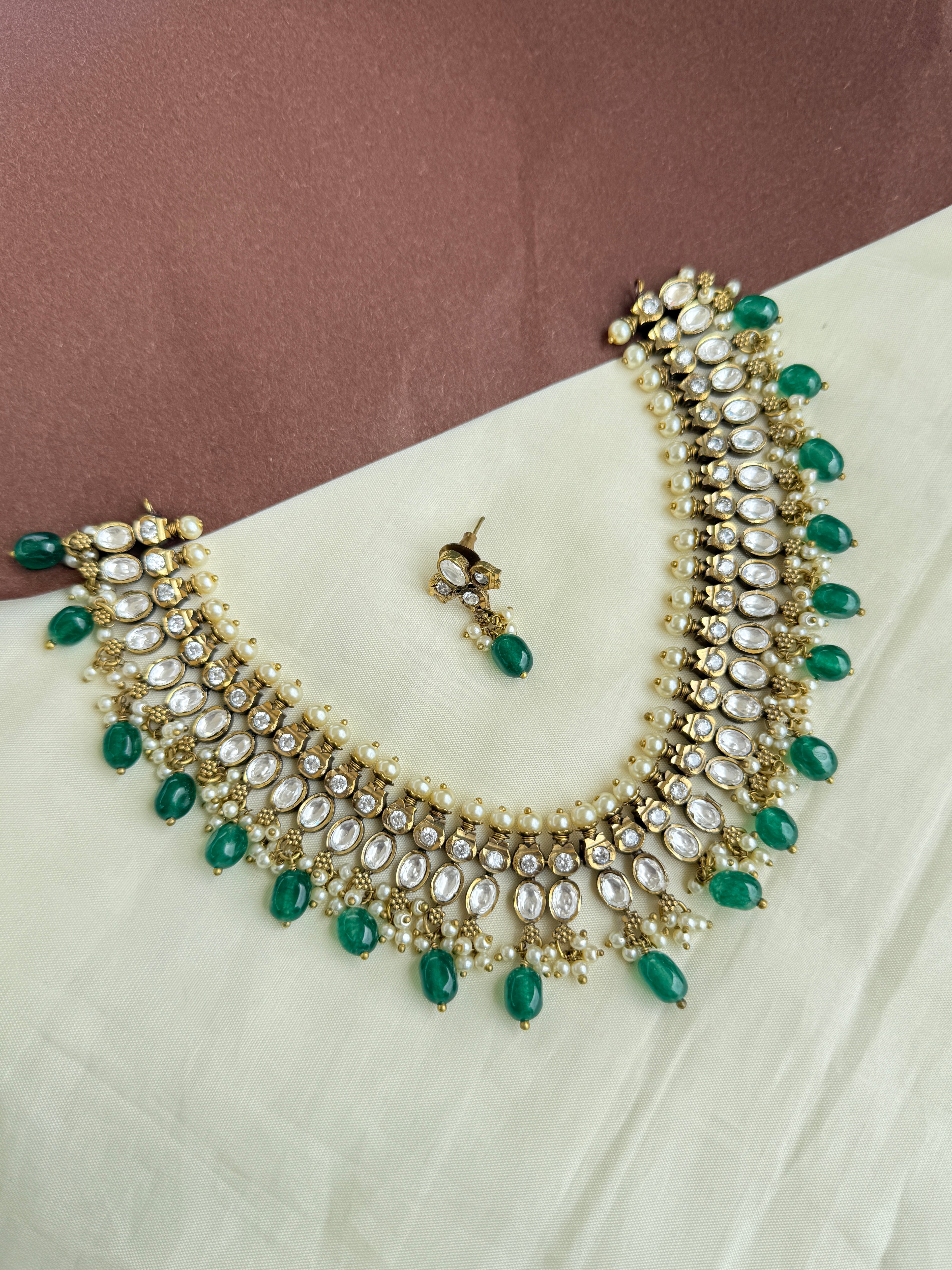 Ns280 moissanite elegant neckset with green beads