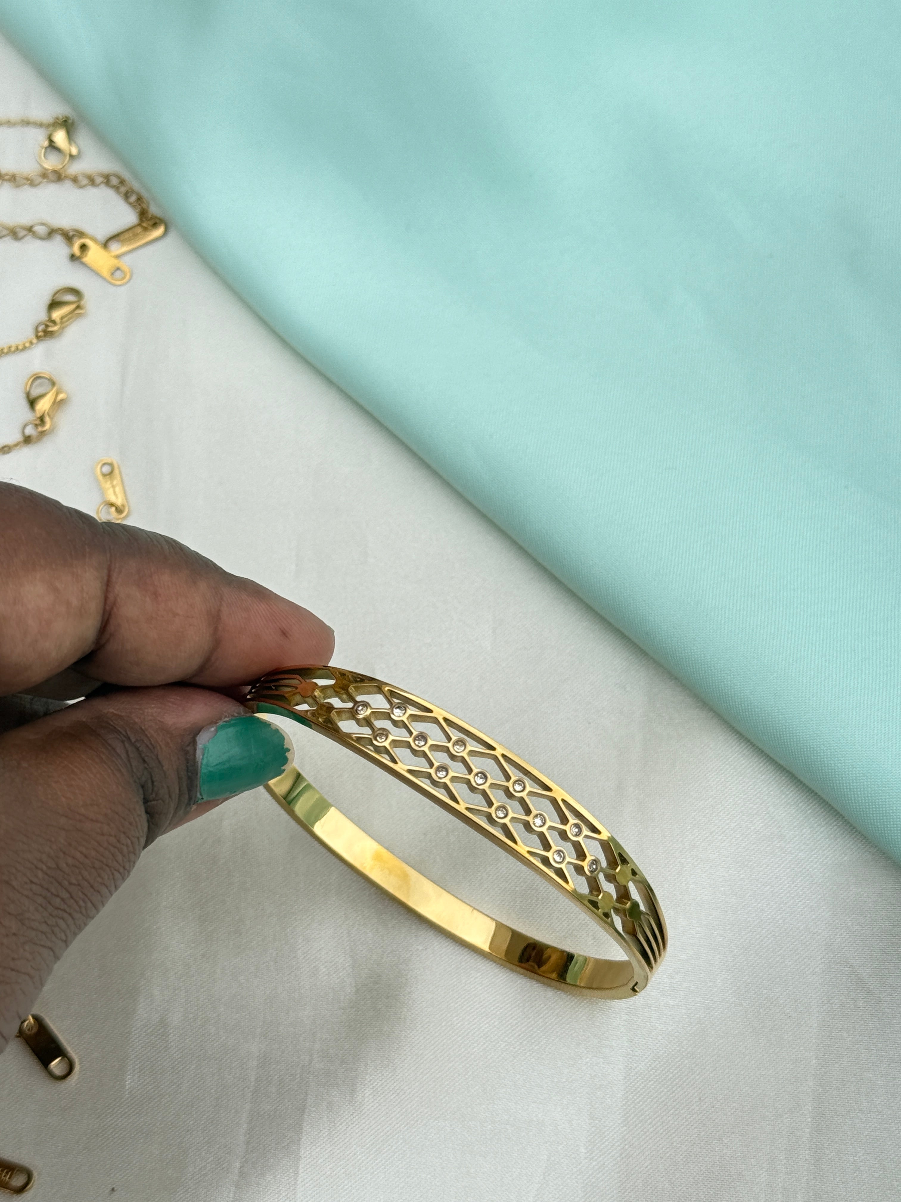 Ab598 anti tarnish hexagon stone 2:4 to 2:6 size opeanable kada bracelet
