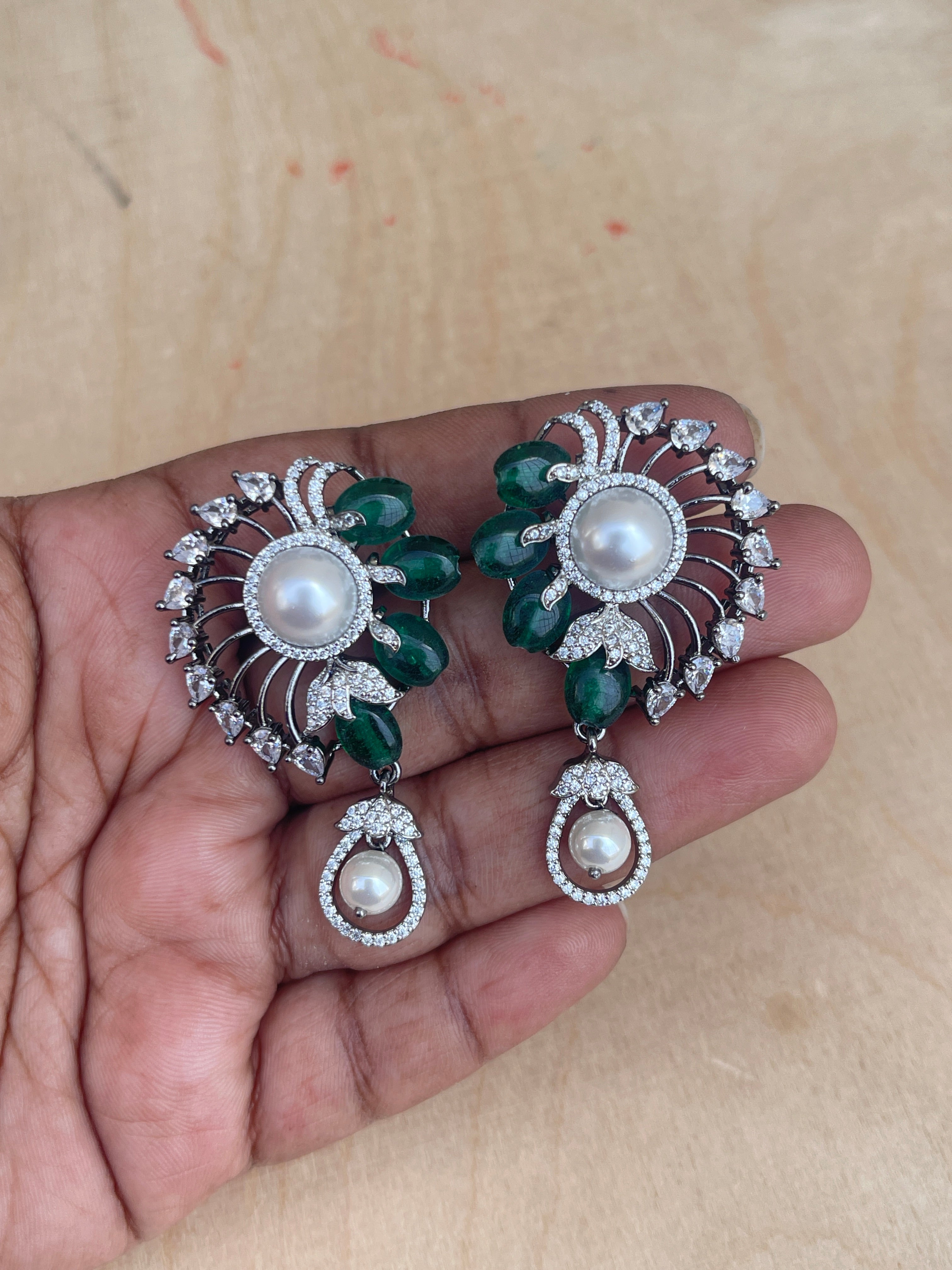 Round green zircon studs hangings se001