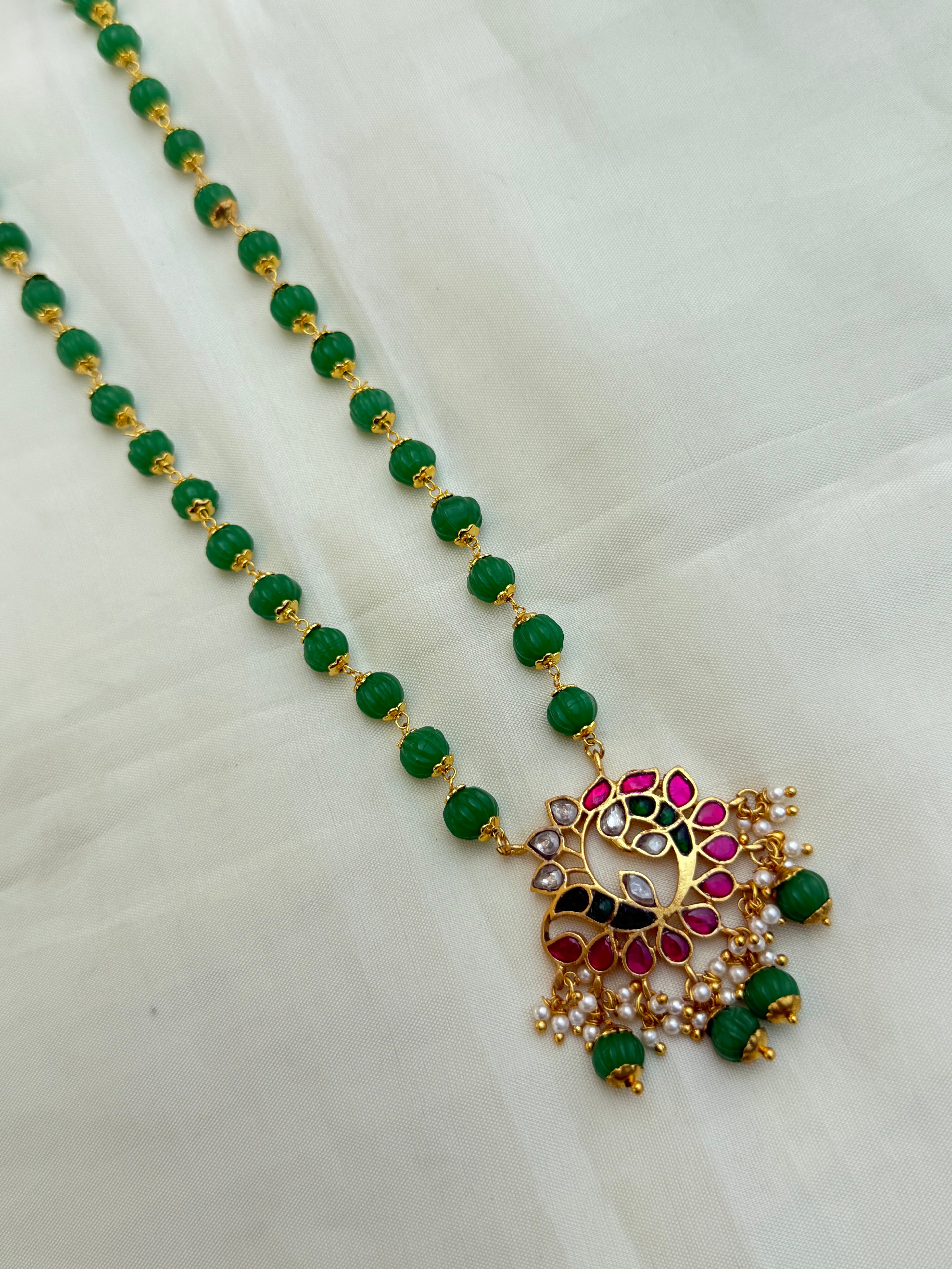 Jk009 pumpkin beads with jadau Kundan pendant
Size(20-22) inches approximately