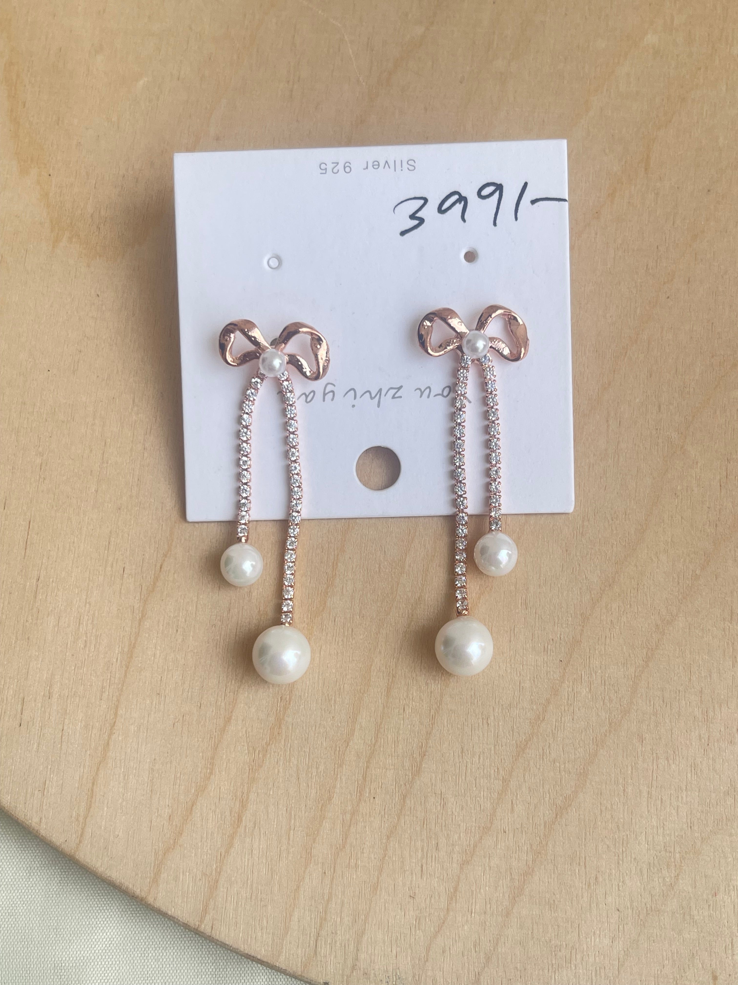Bow pearl hanging tassel