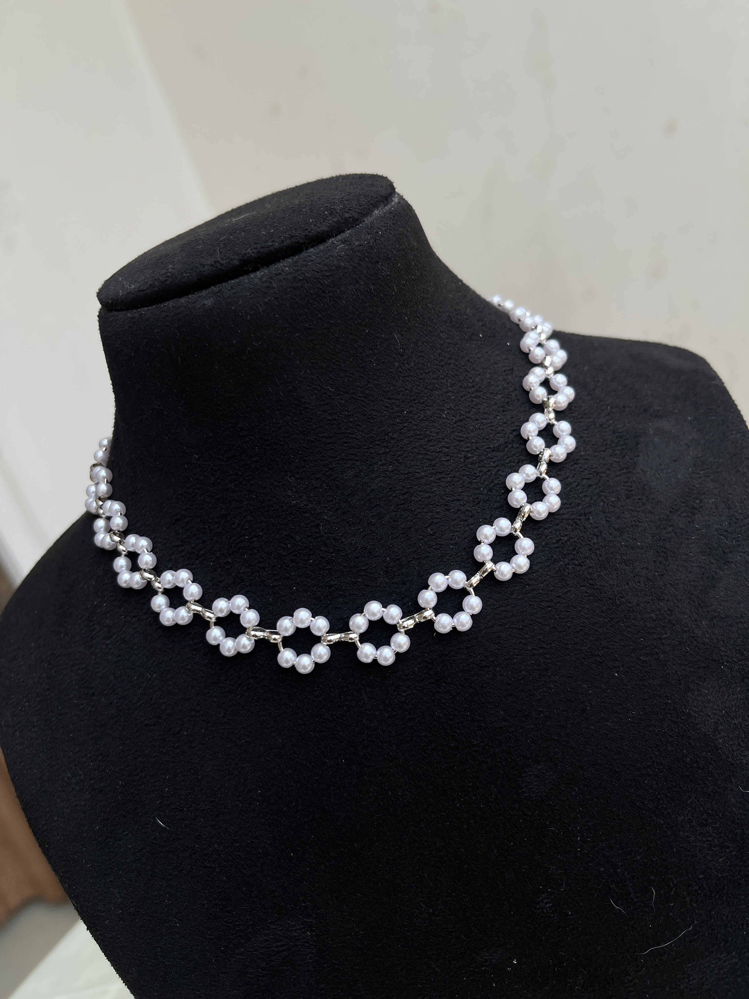 Budget friendly silver circle pearl neckset