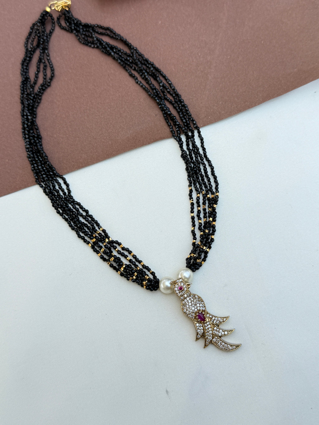 Bb078 18 inches 6 lines Crystal blackbeads with parrot pendent