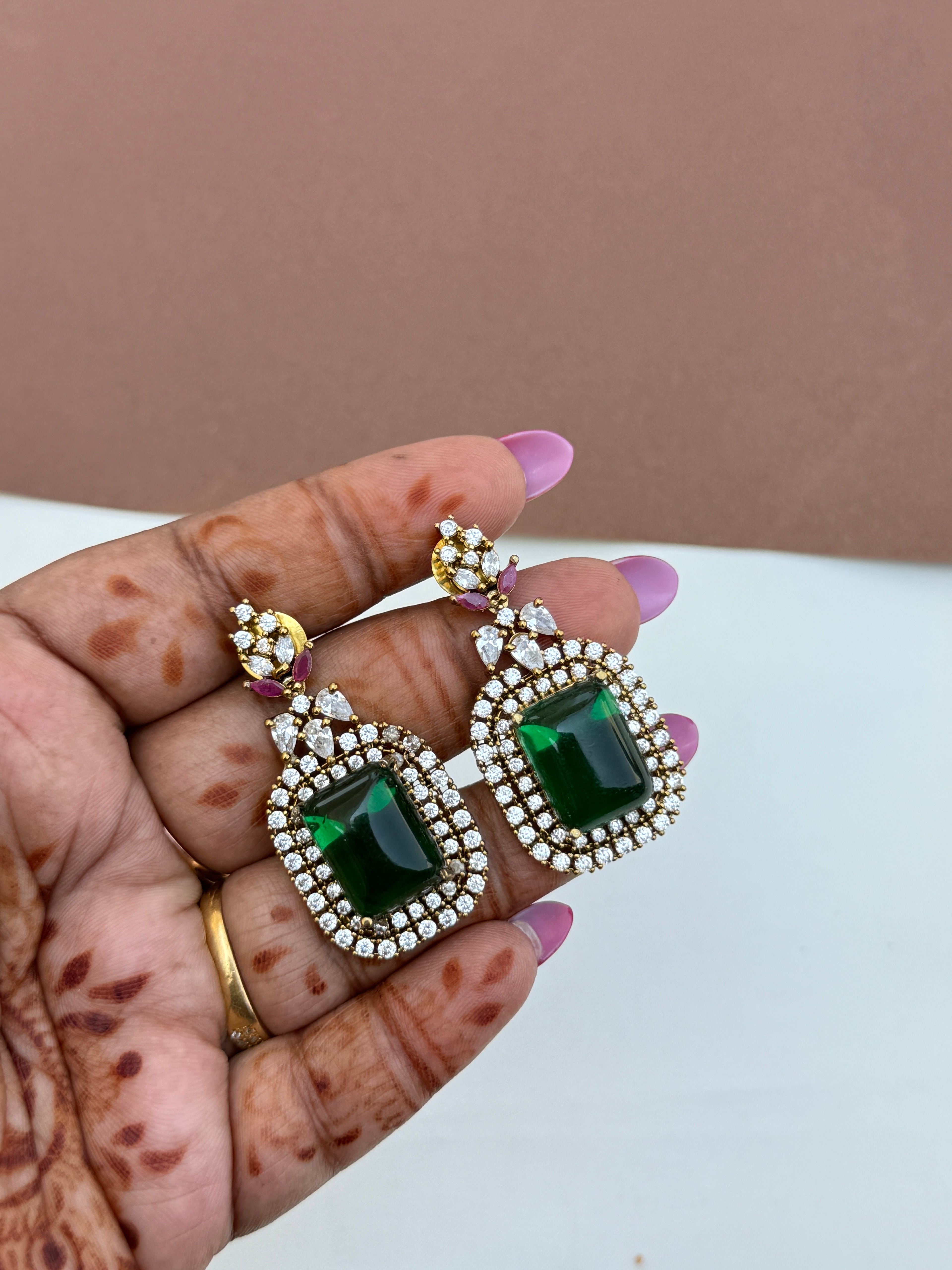 Er226 big green stone earrings