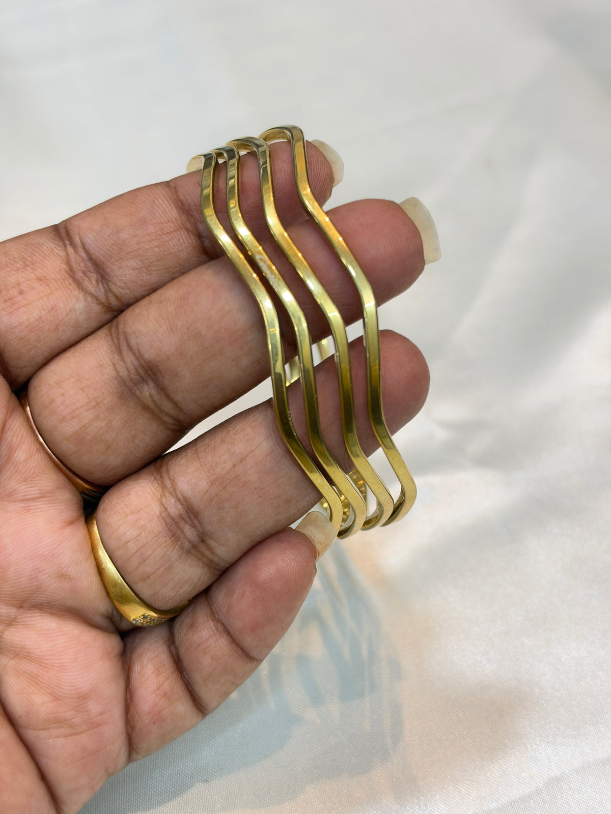 Ab501 anti tarnish zigzag bangles