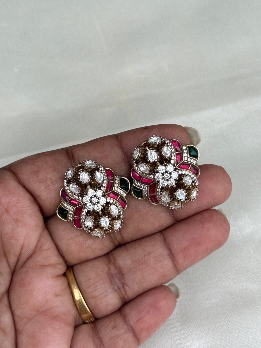 St017 jadau Kundan moissanite studs